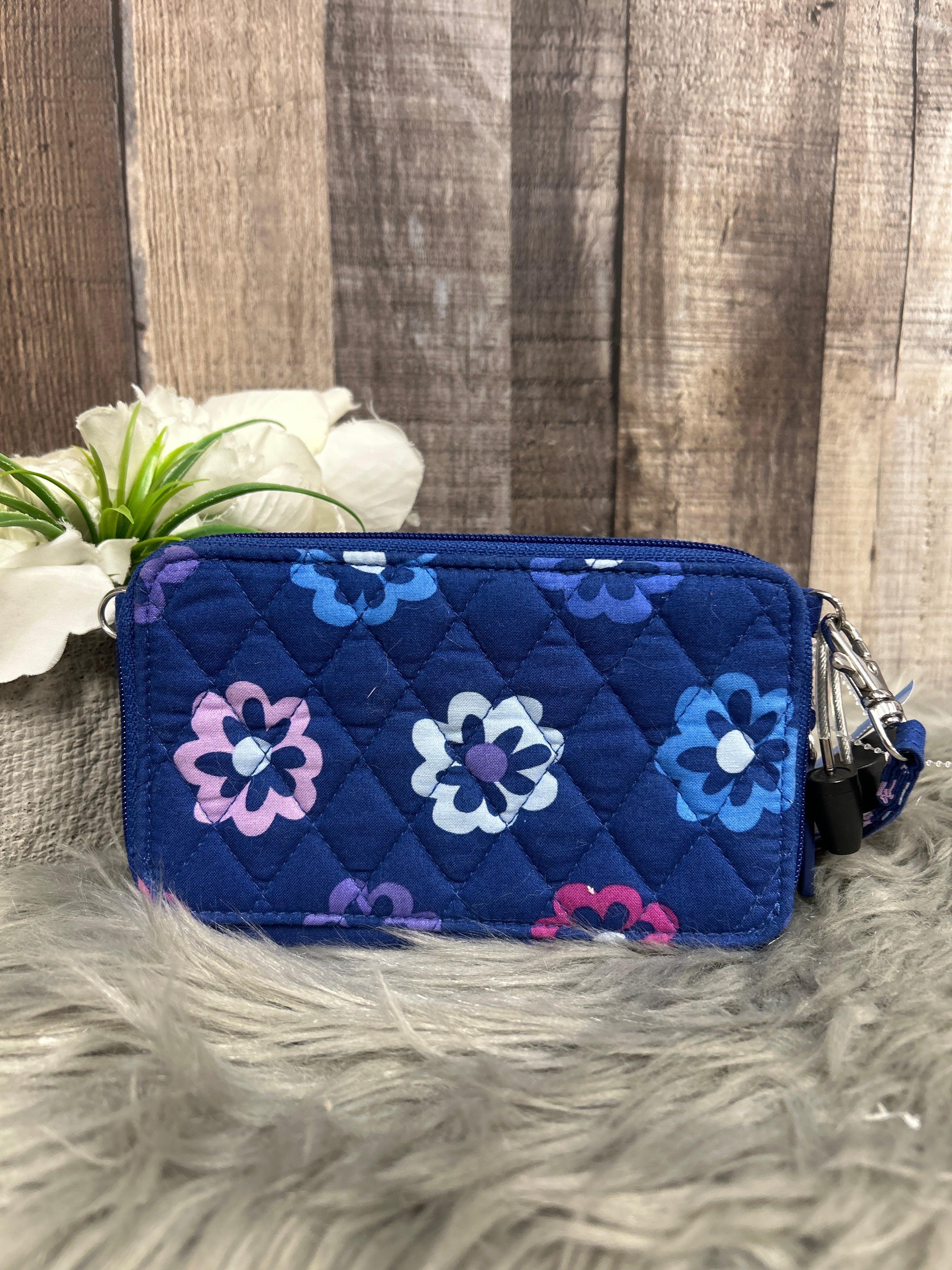 Crossbody By Vera Bradley. Size: Small