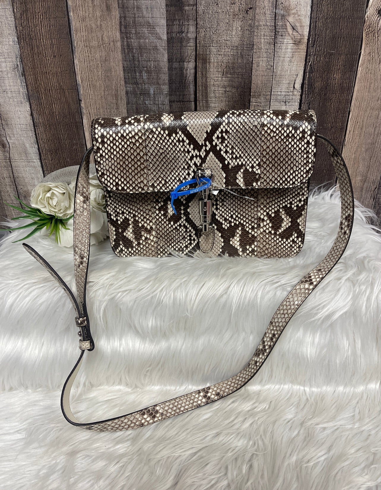 Crossbody Luxury Designer Gucci. Size Medium
