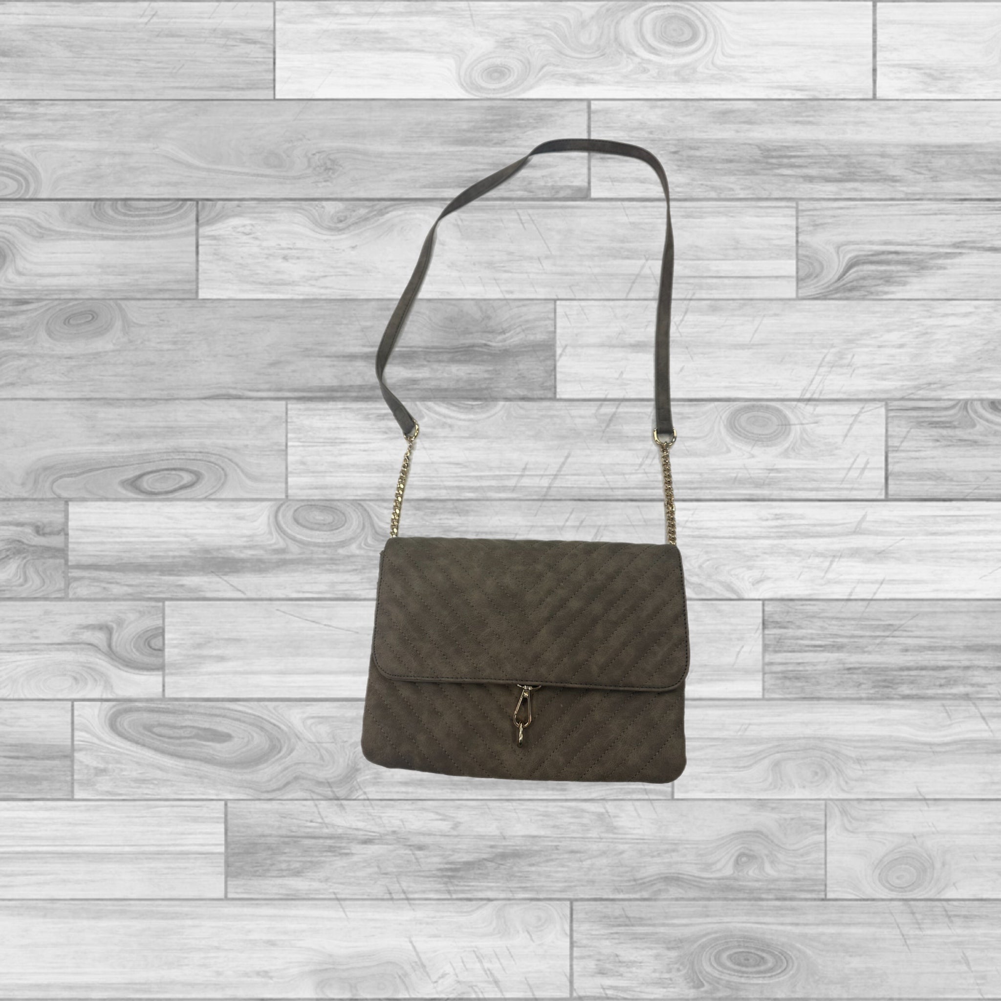 Crossbody Clothes Mentor. Size Medium