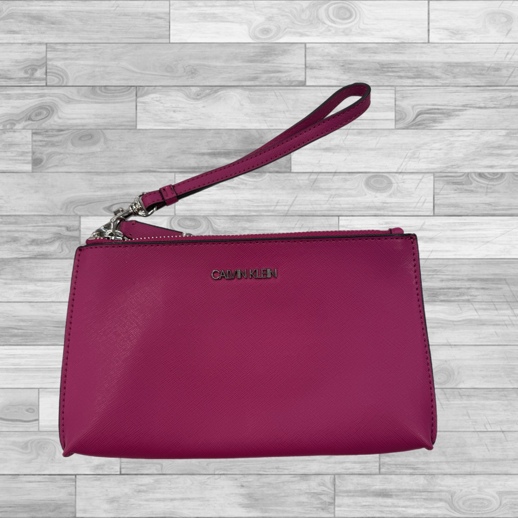 Wristlet Calvin Klein. Size Medium