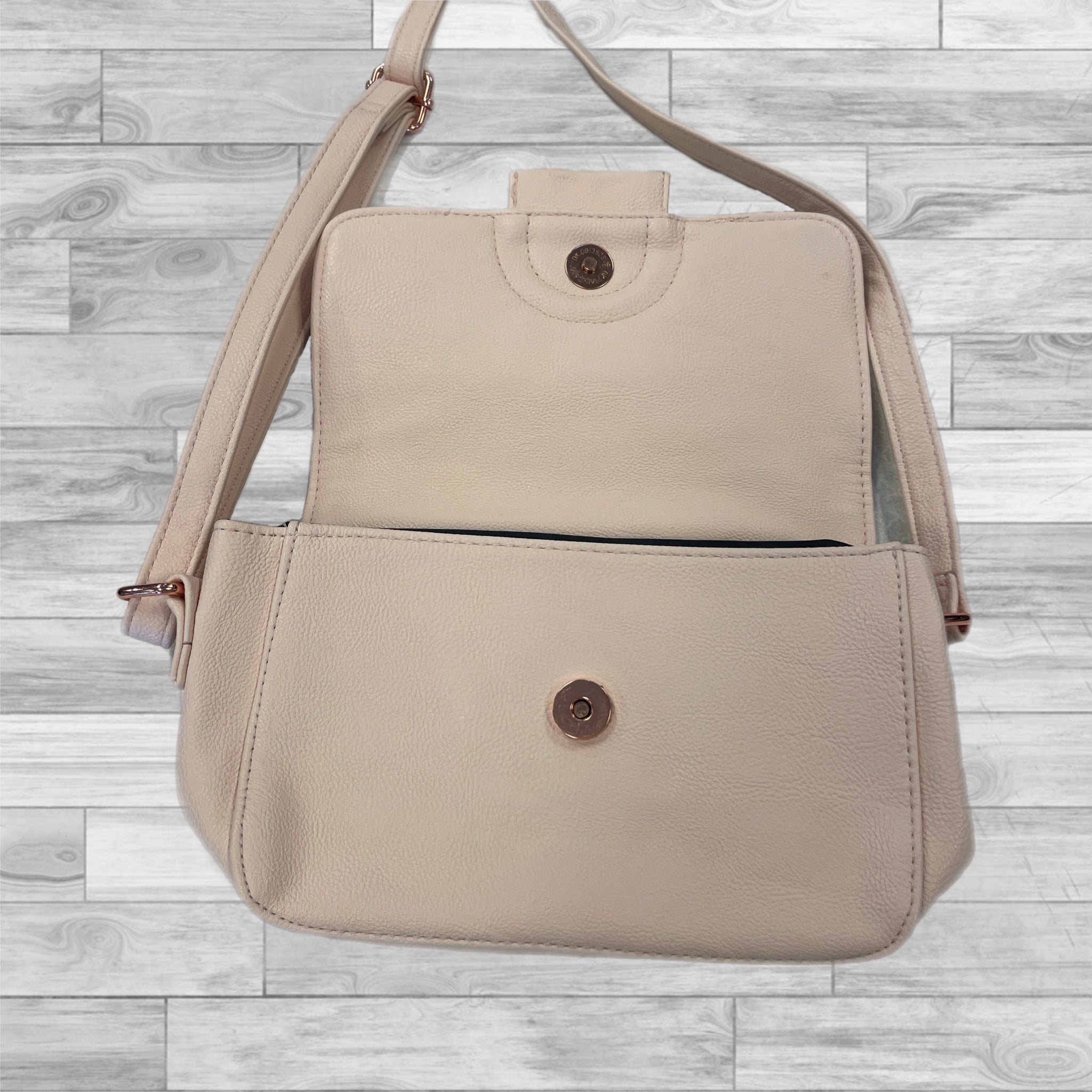 Crossbody By Clothes Mentor. Size: Small