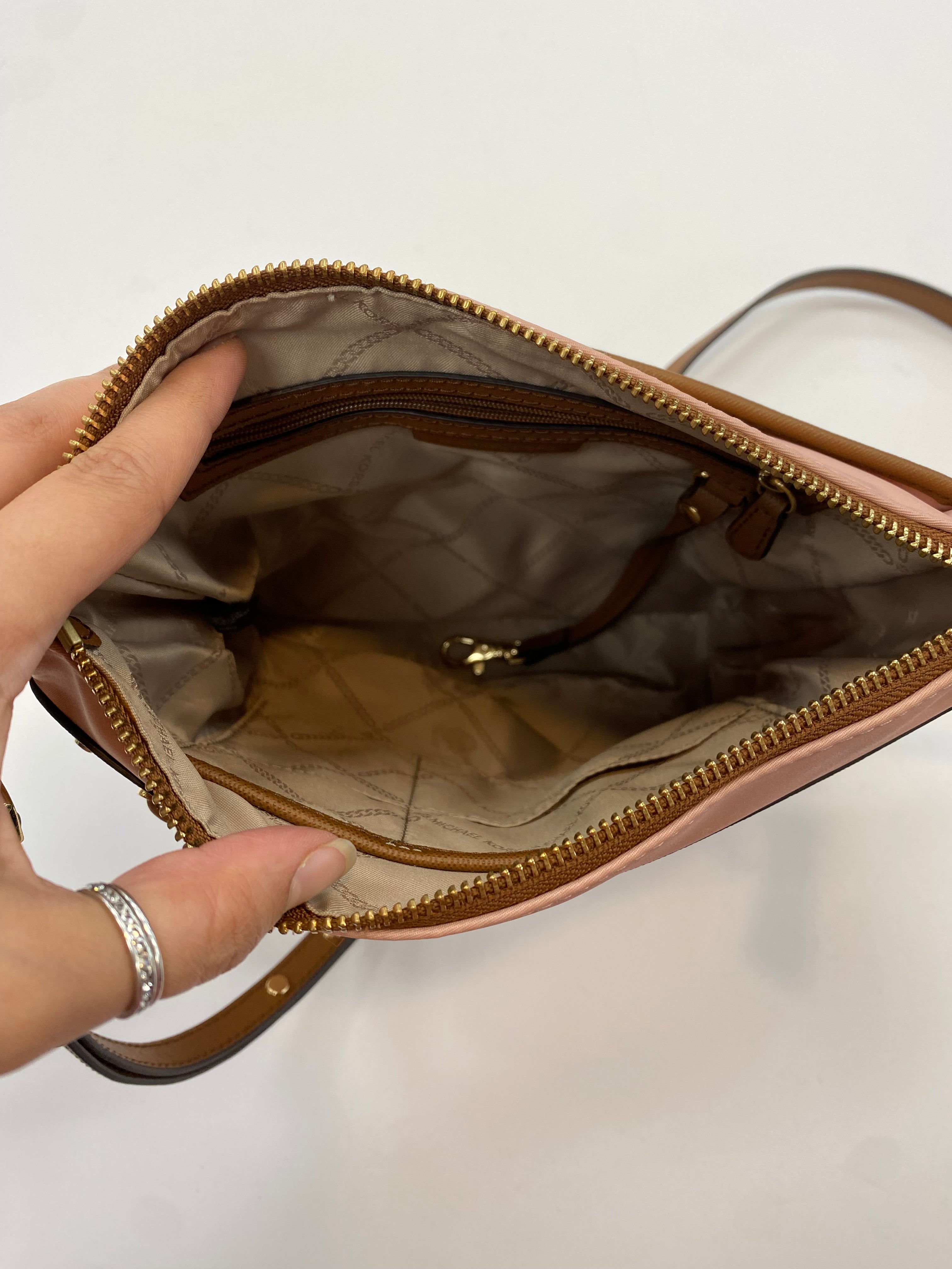 Crossbody Designer Michael Kors. Size Medium