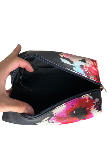 Makeup Bag Designer By Kate Spade. Size: Medium