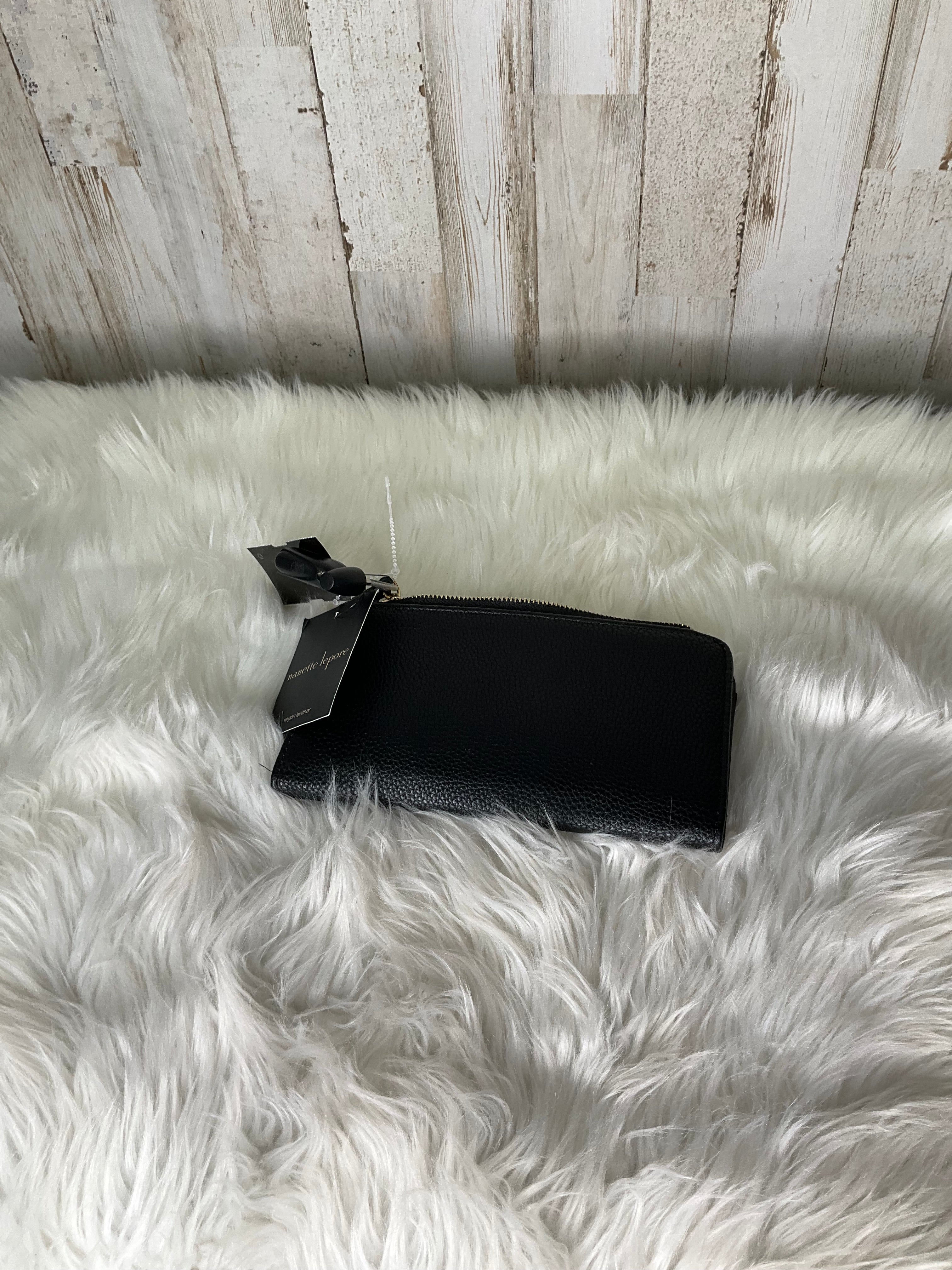 Wallet Designer Nanette Lepore. Size Medium