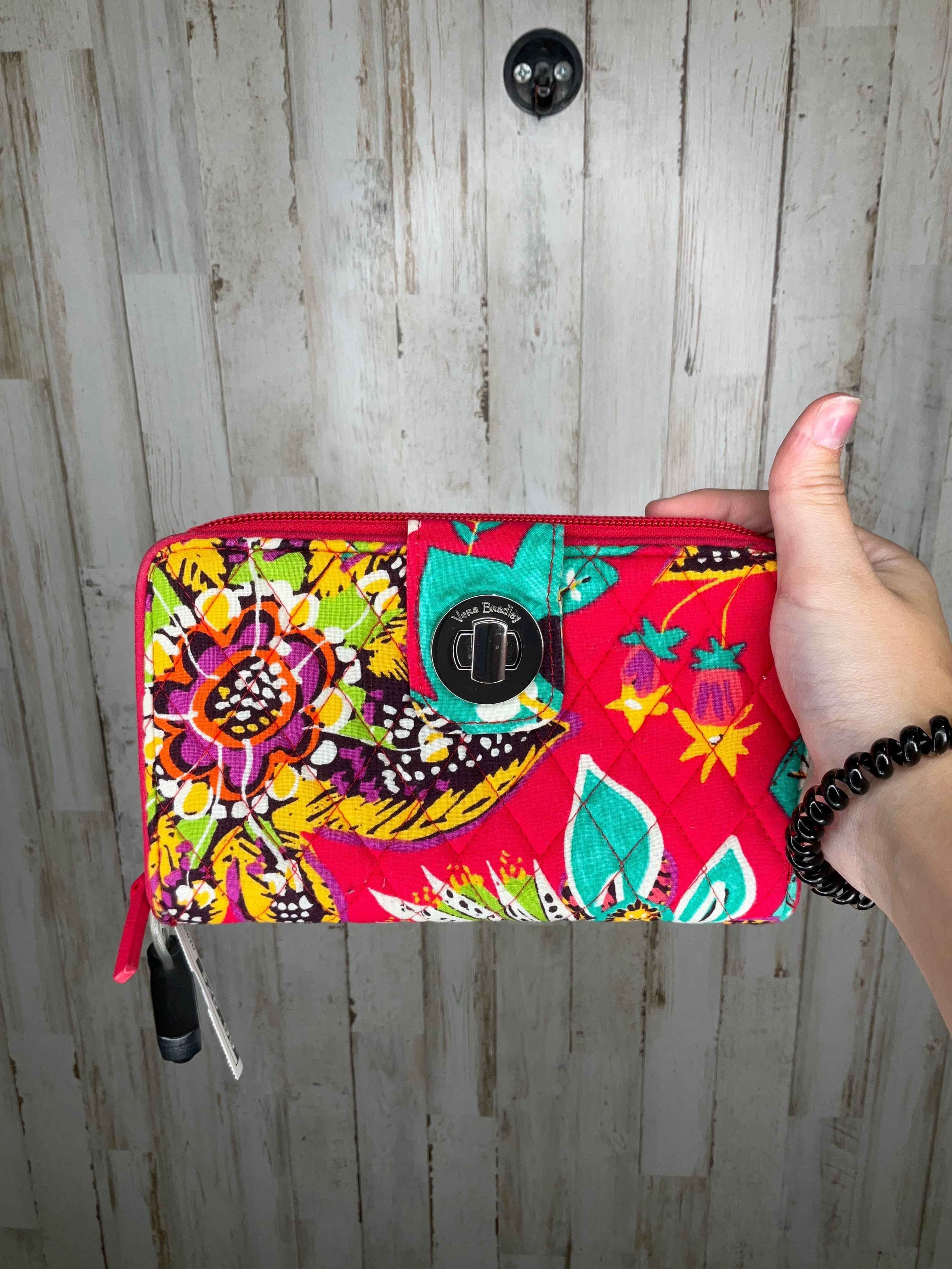 Wallet Designer Vera Bradley. Size Medium