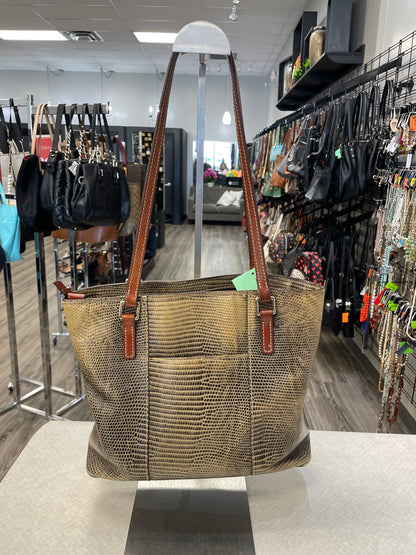 Tote Designer Dooney And Bourke. Size Medium