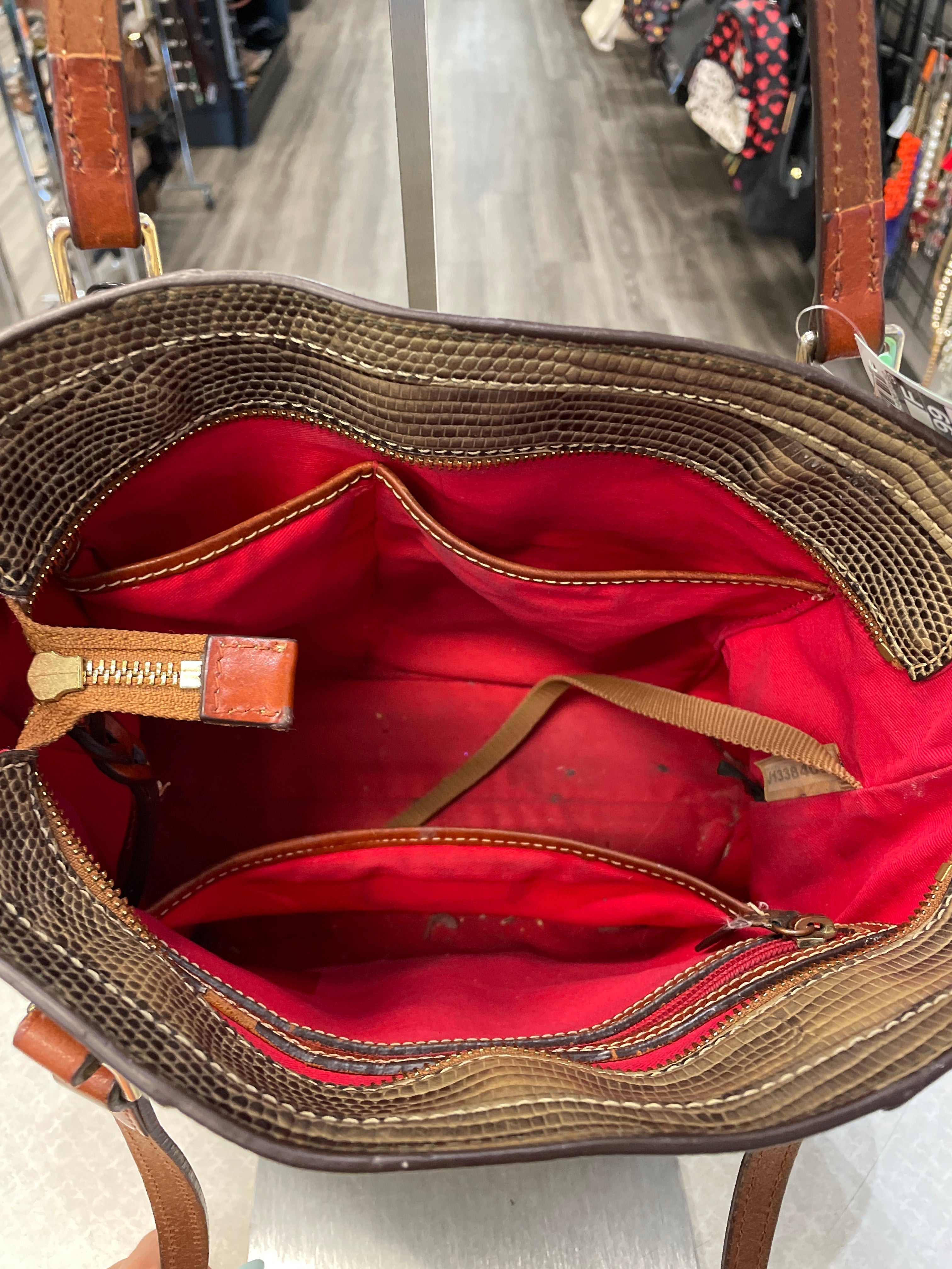 Tote Designer Dooney And Bourke. Size Medium