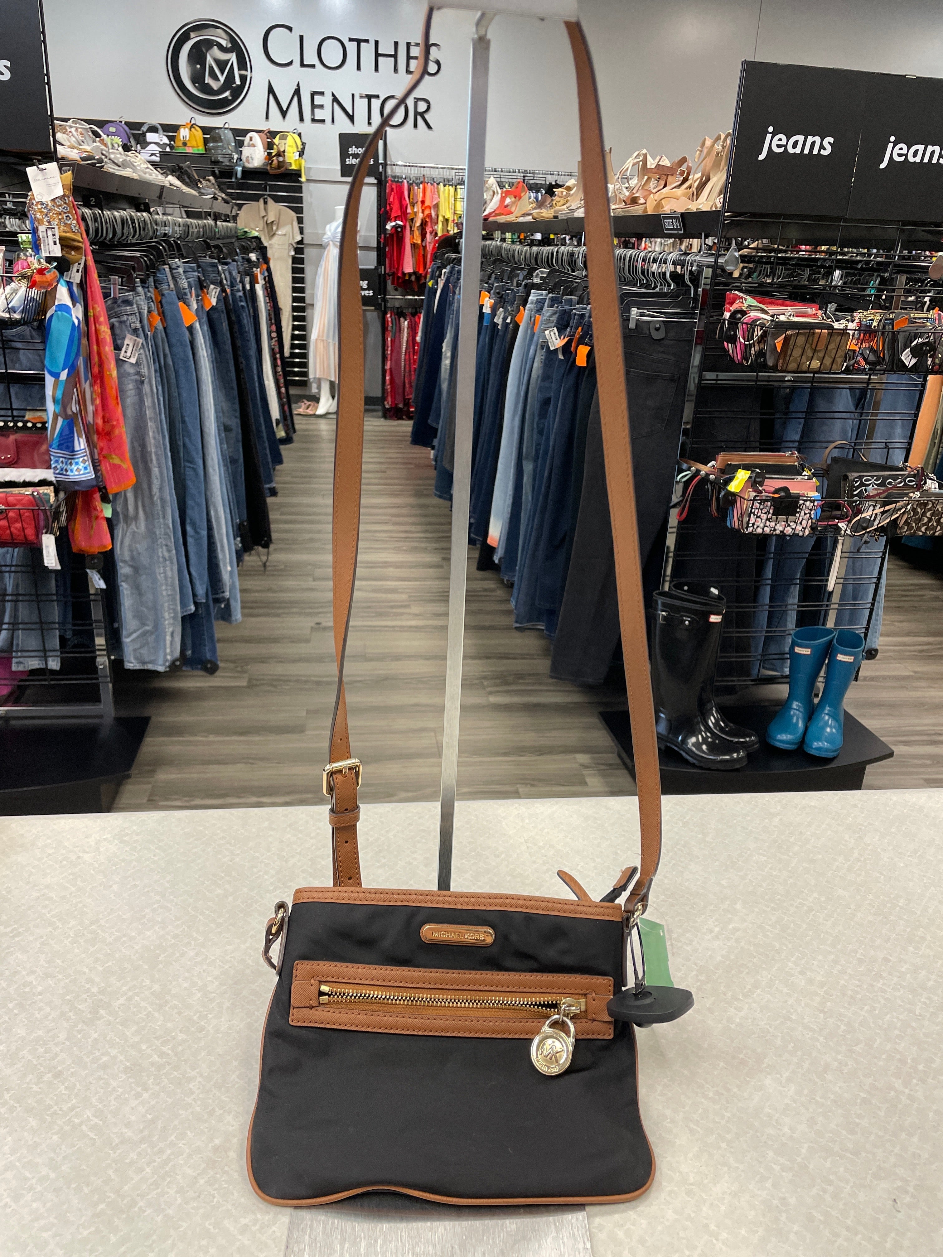 Crossbody Designer Michael Kors. Size Medium