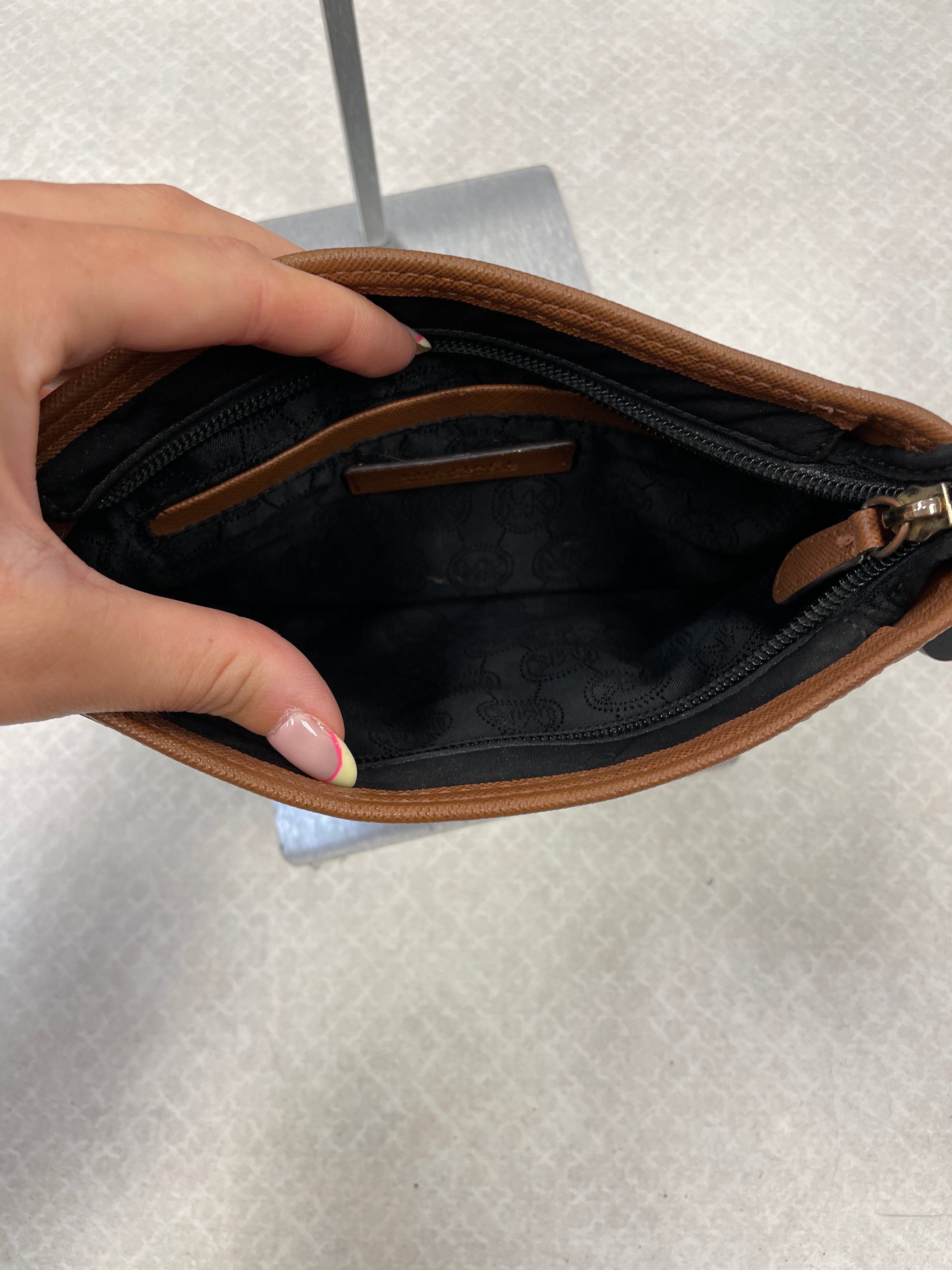 Crossbody Designer Michael Kors. Size Medium