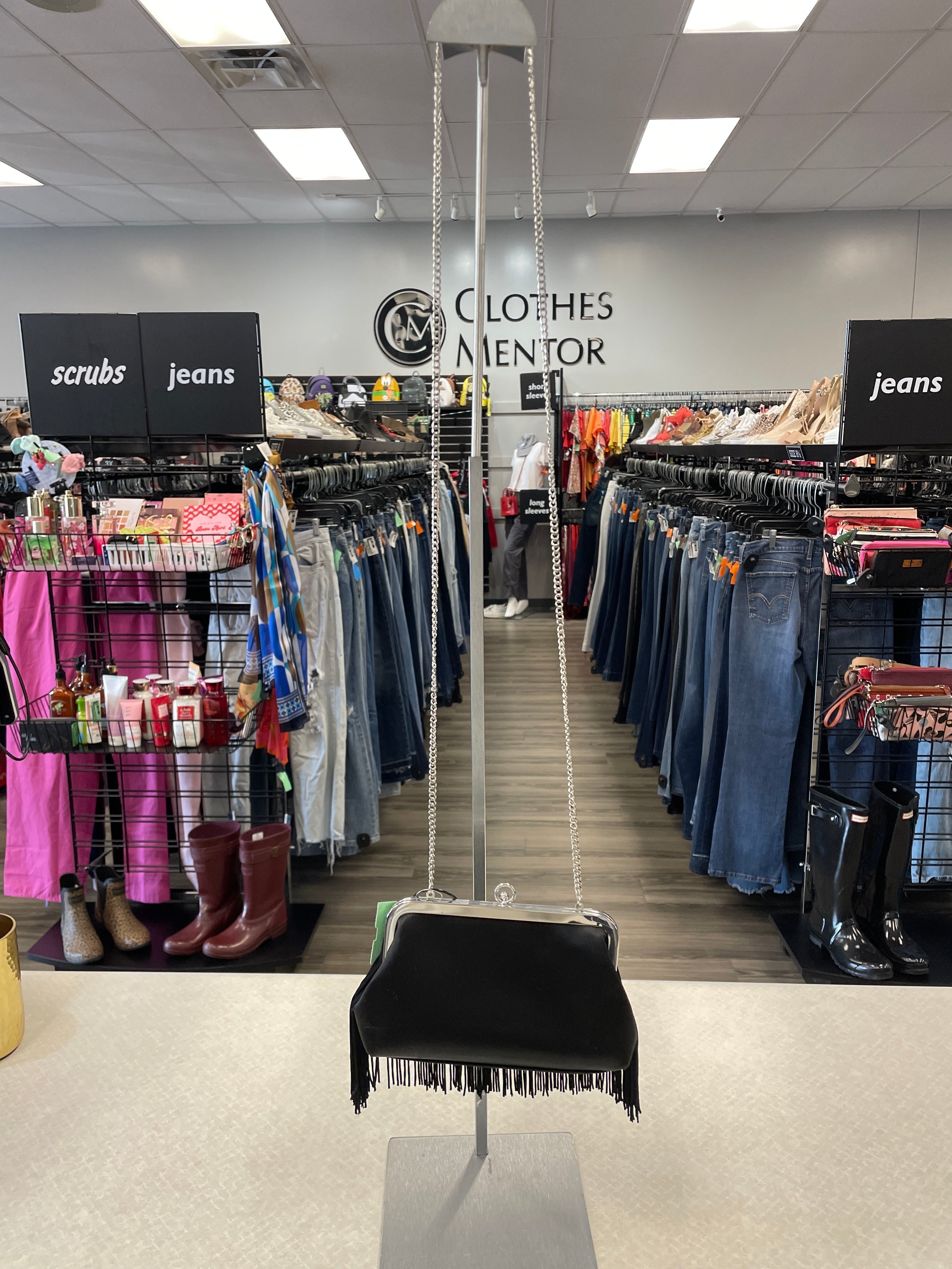 Crossbody Clothes Mentor. Size Small
