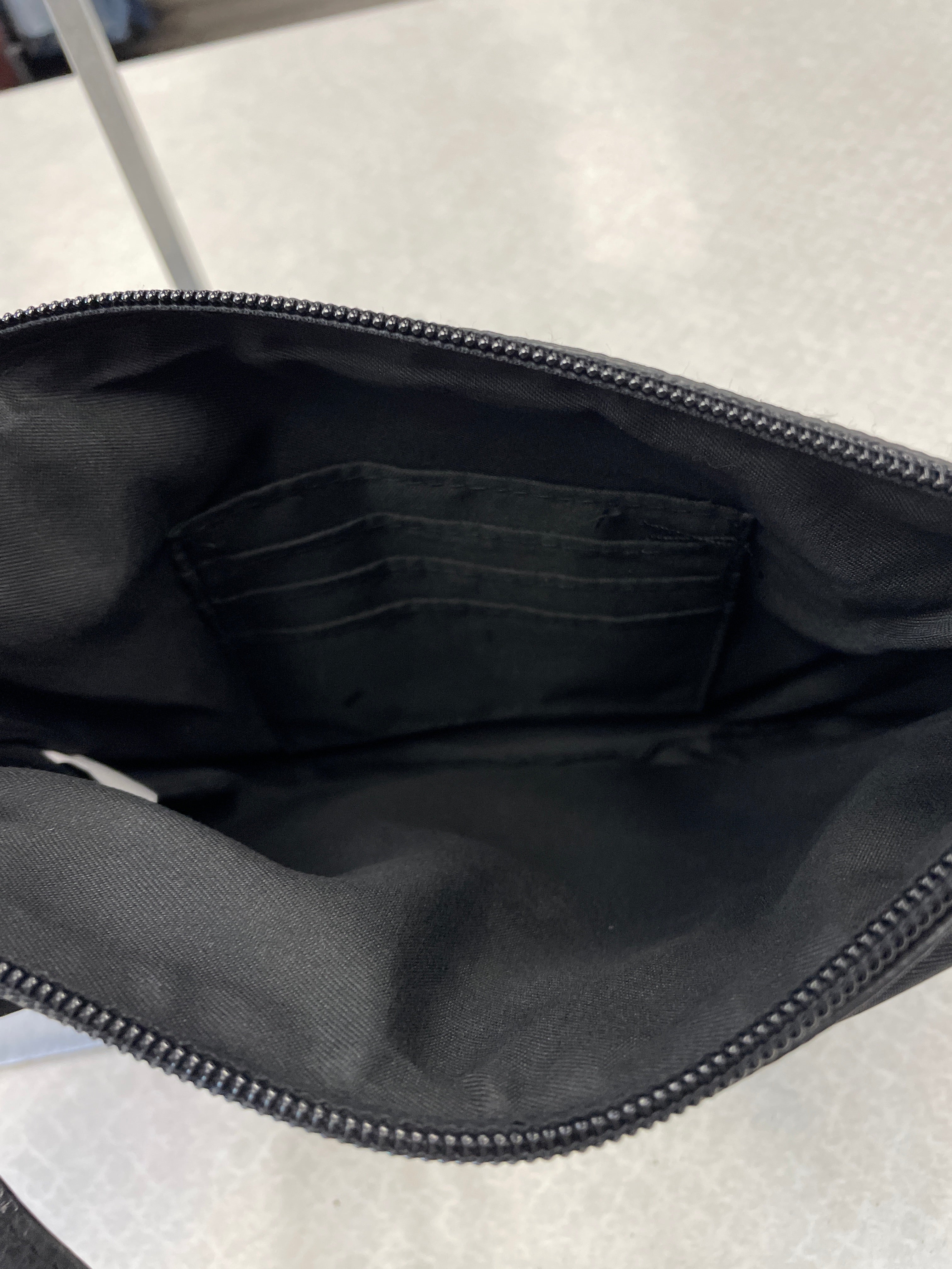 Wristlet By Laundry. Size: Medium