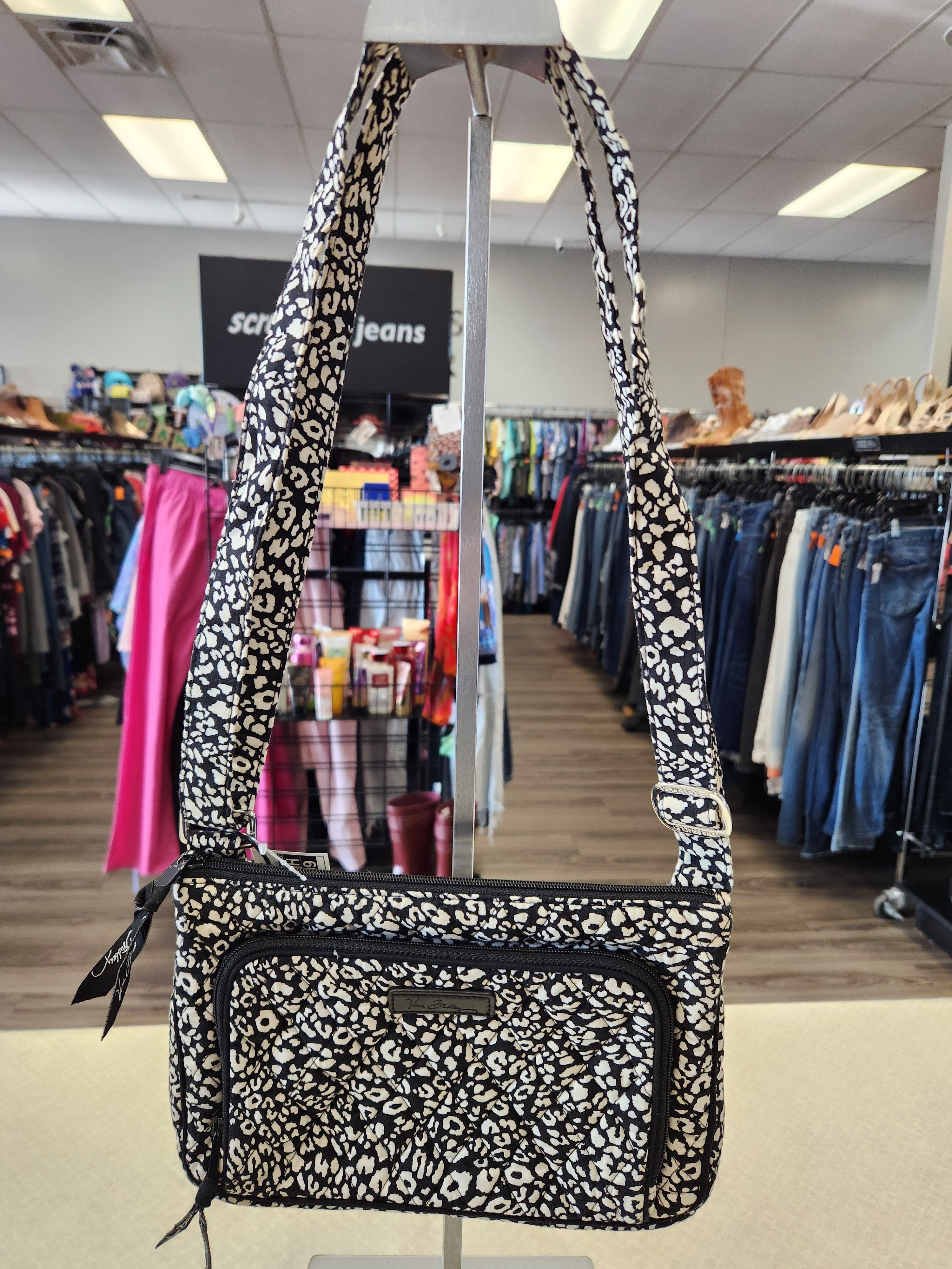 Handbag By Vera Bradley. Size: Medium