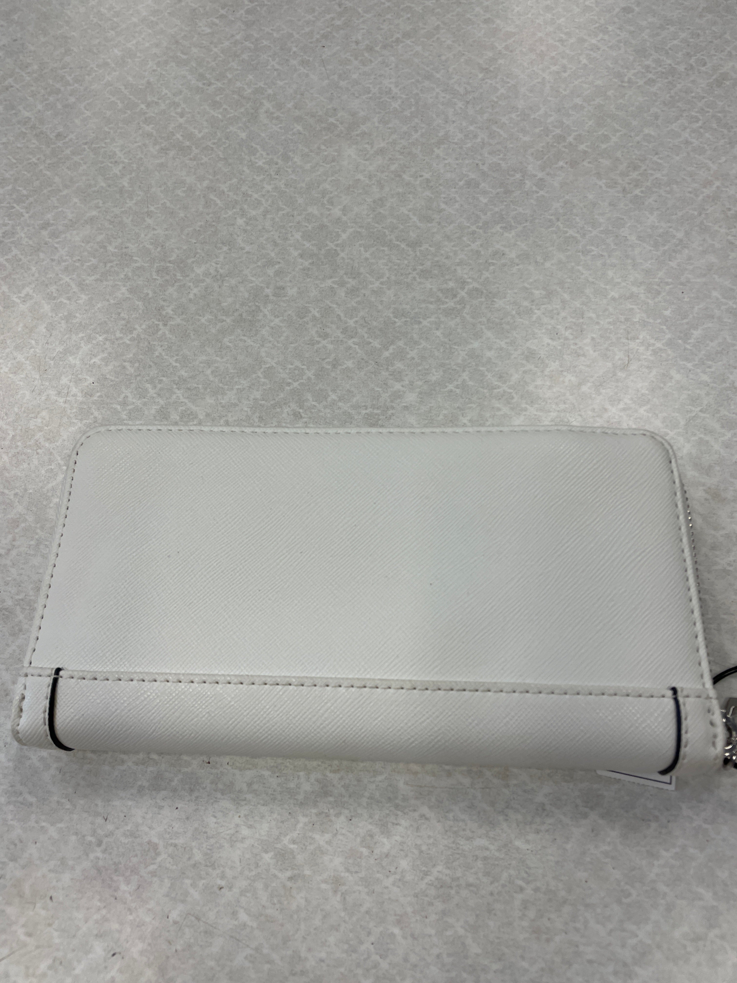 Wallet Guess. Size Medium