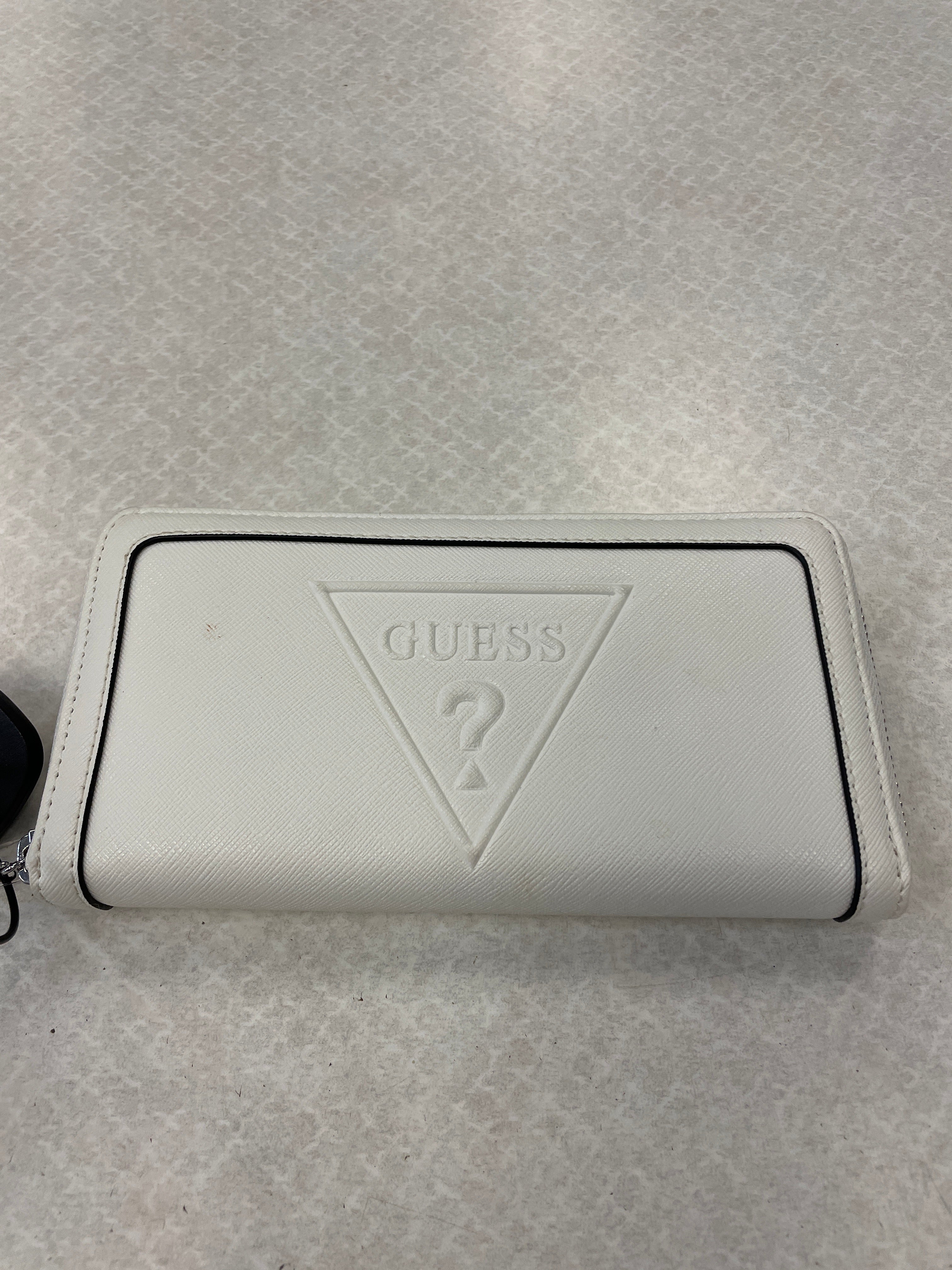 Wallet Guess. Size Medium