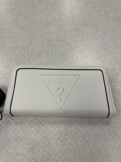 Wallet Guess. Size Medium
