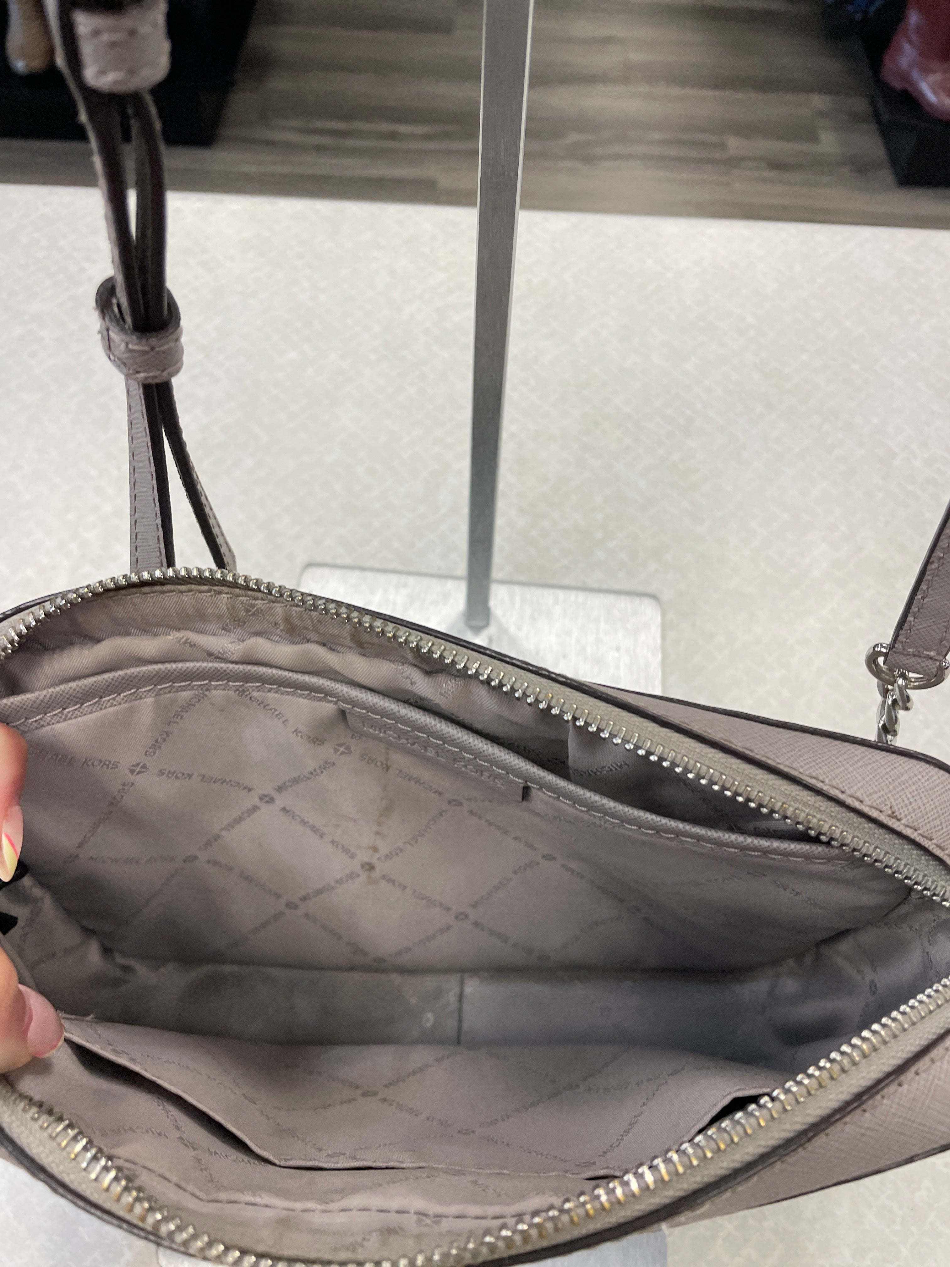 Crossbody Designer Michael Kors. Size Medium