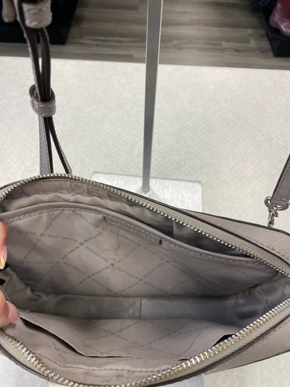 Crossbody Designer Michael Kors. Size Medium