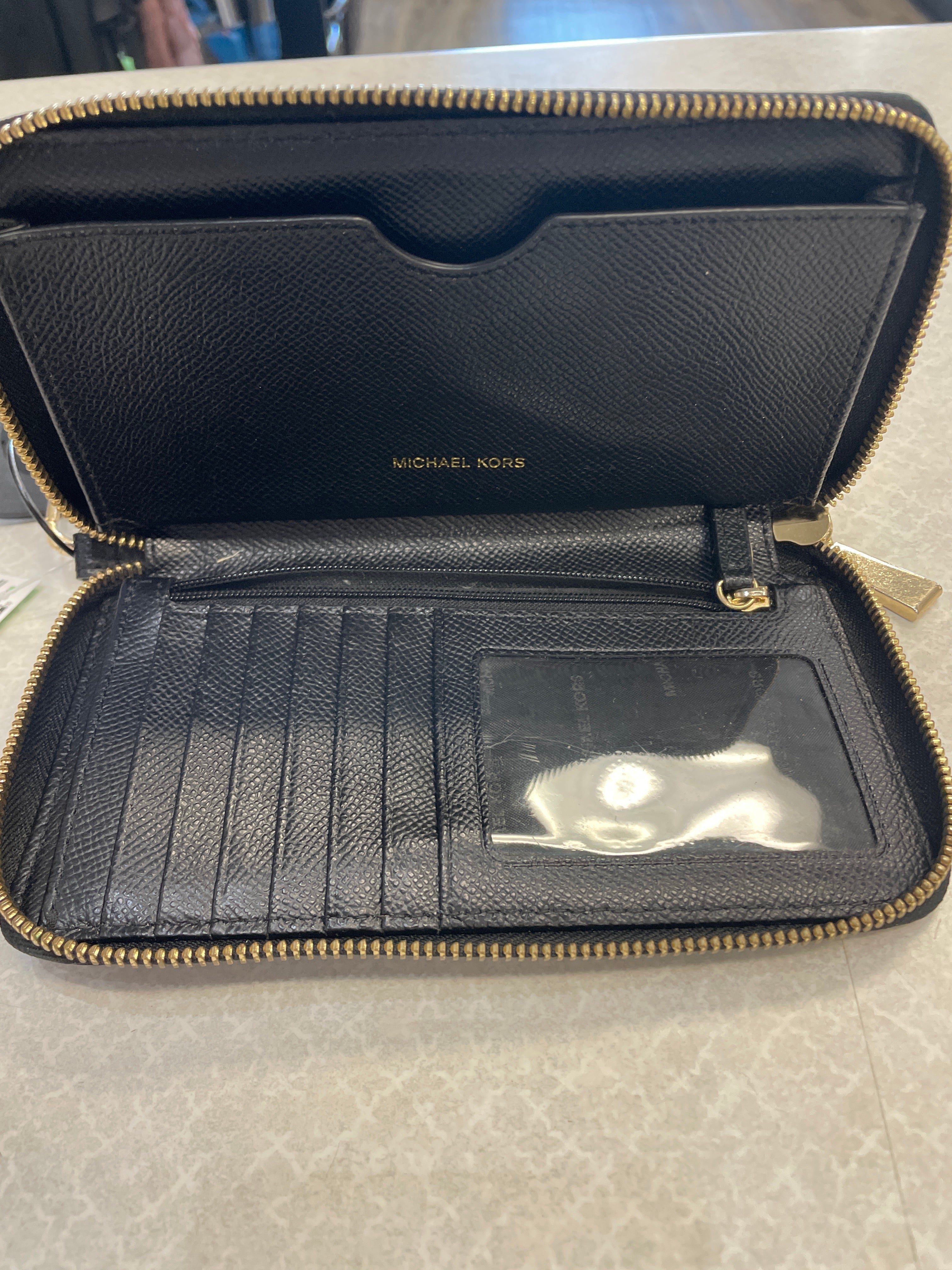 Wallet Designer By Michael Kors. Size: Medium
