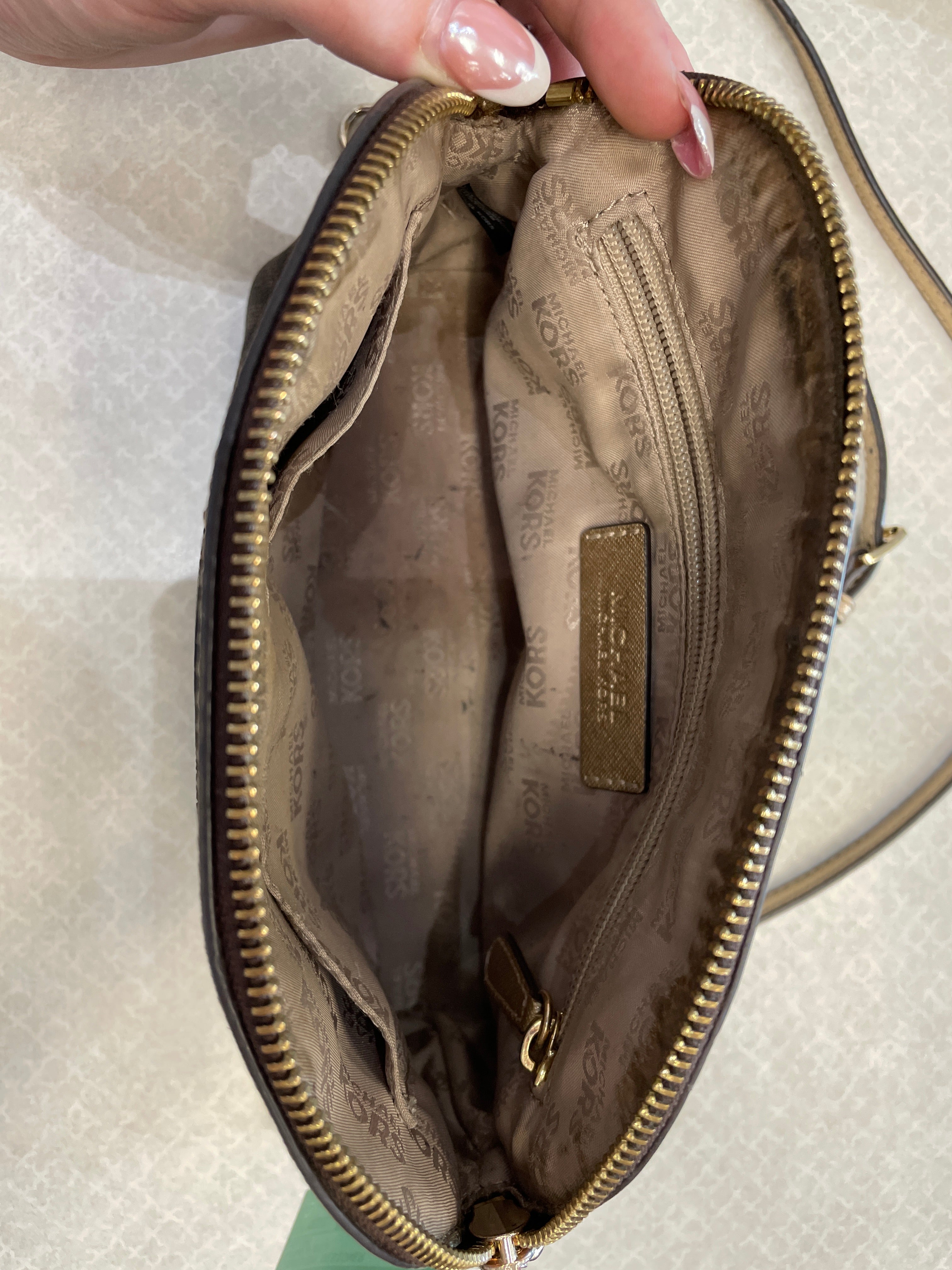 Crossbody Designer Michael Kors. Size Medium