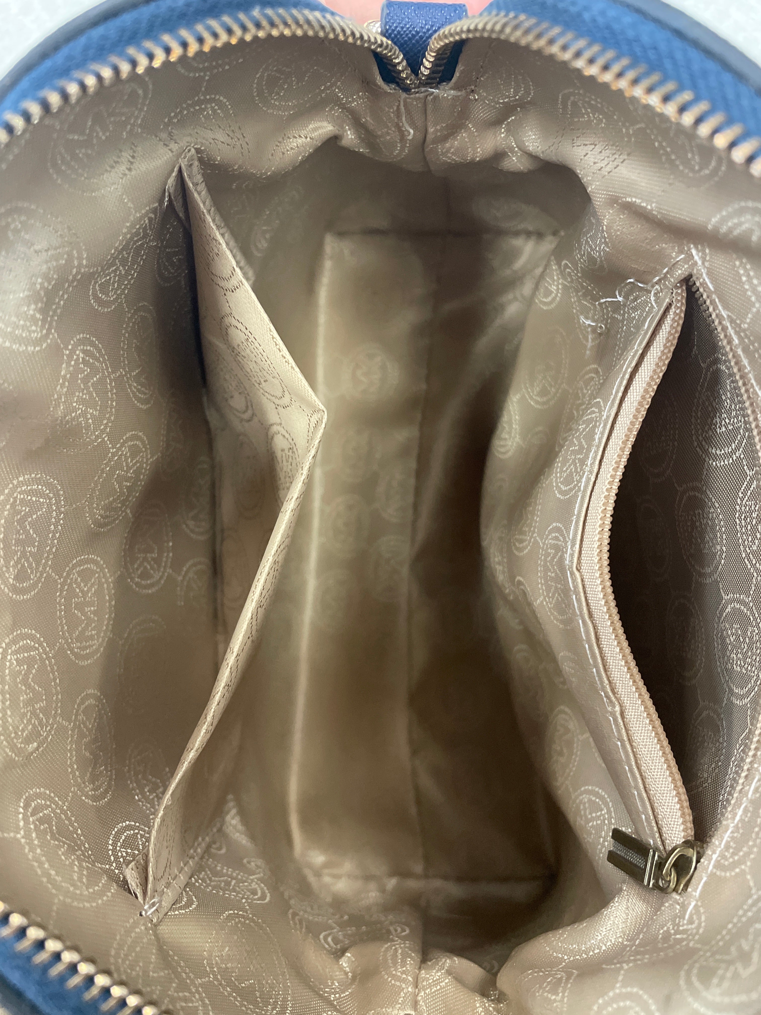 Handbag Designer By Michael Kors. Size: Small