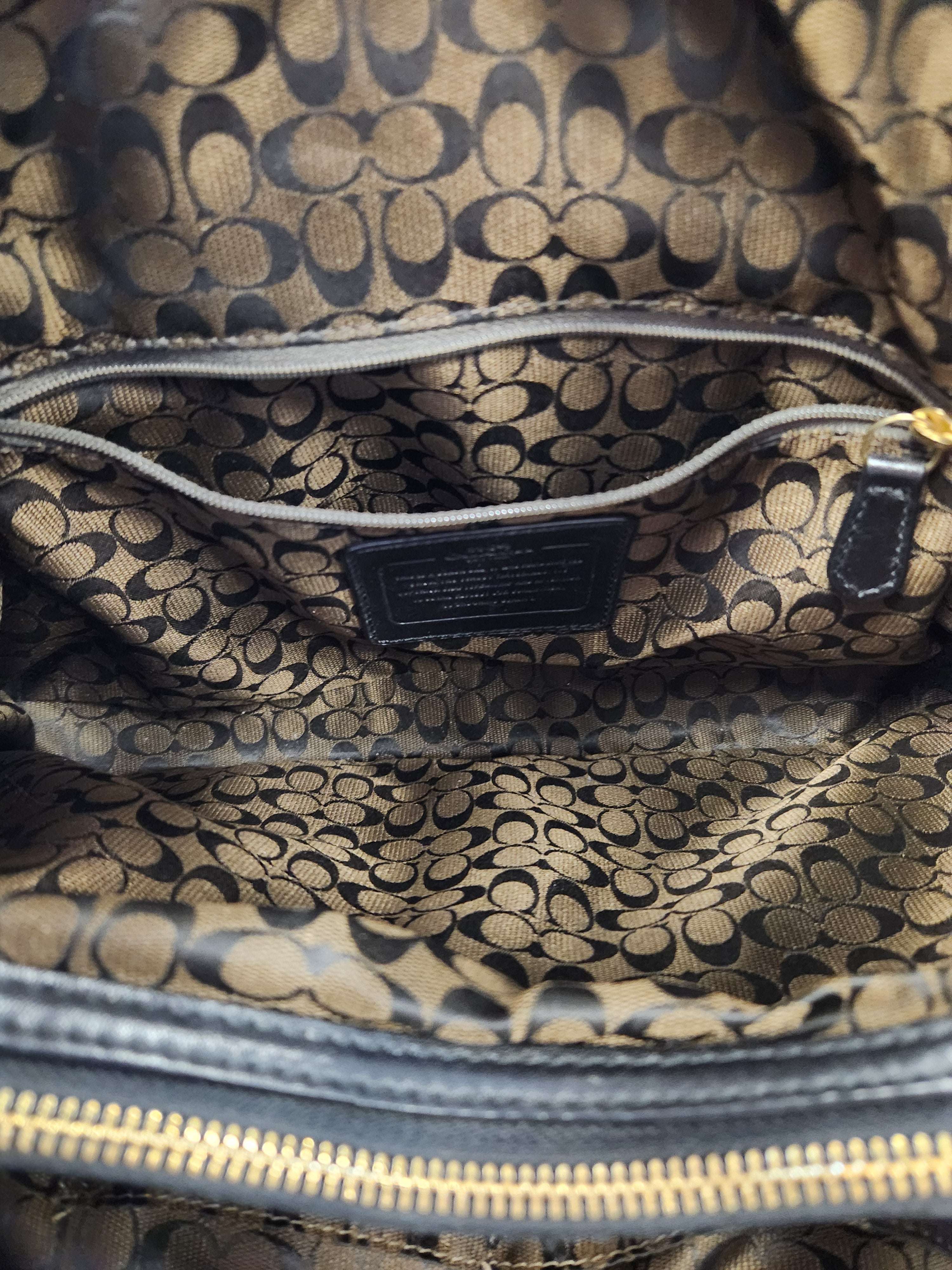 Handbag Designer By Coach. Size: Large