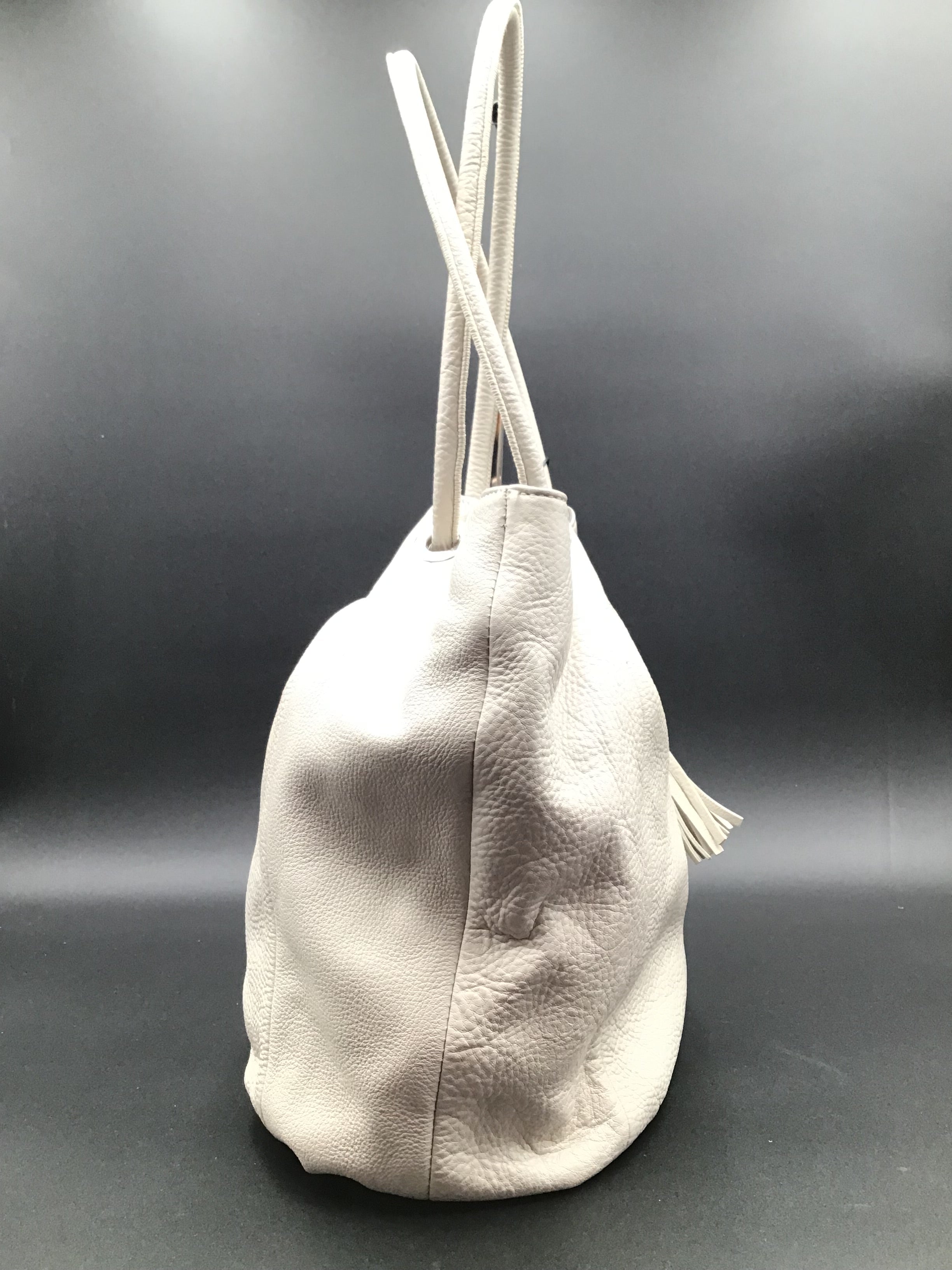 Handbag Designer By Michael Kors. Size: Large