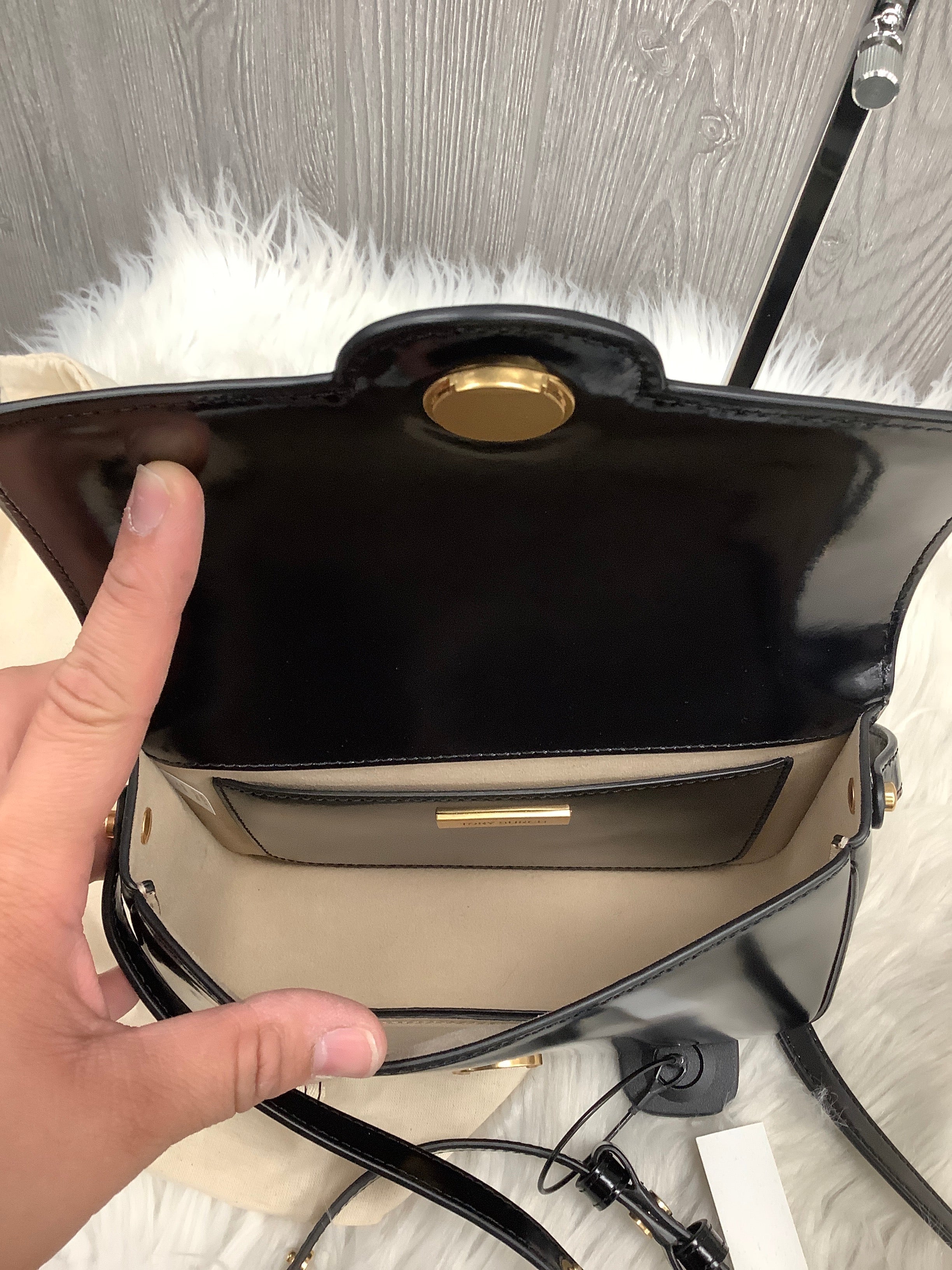 Crossbody Designer By Tory Burch. Size: Small