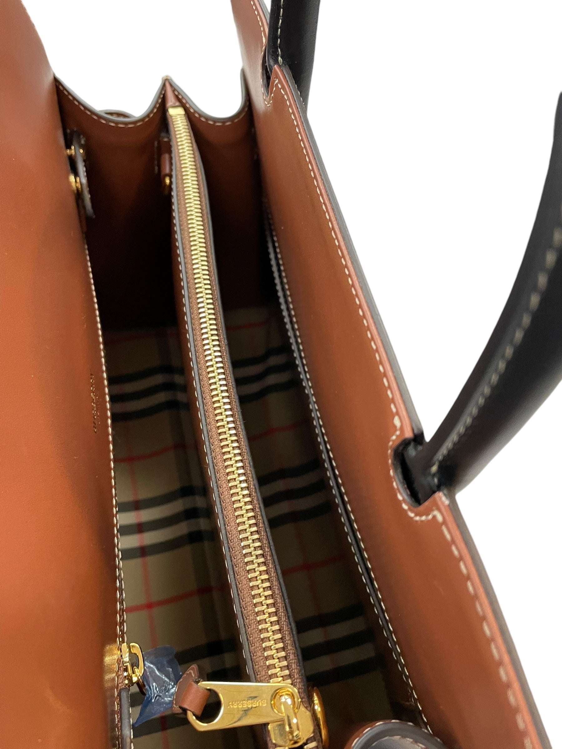 Handbag Luxury Designer By Burberry. Size: Medium