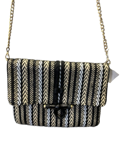 Crossbody By Clothes Mentor. Size: Small