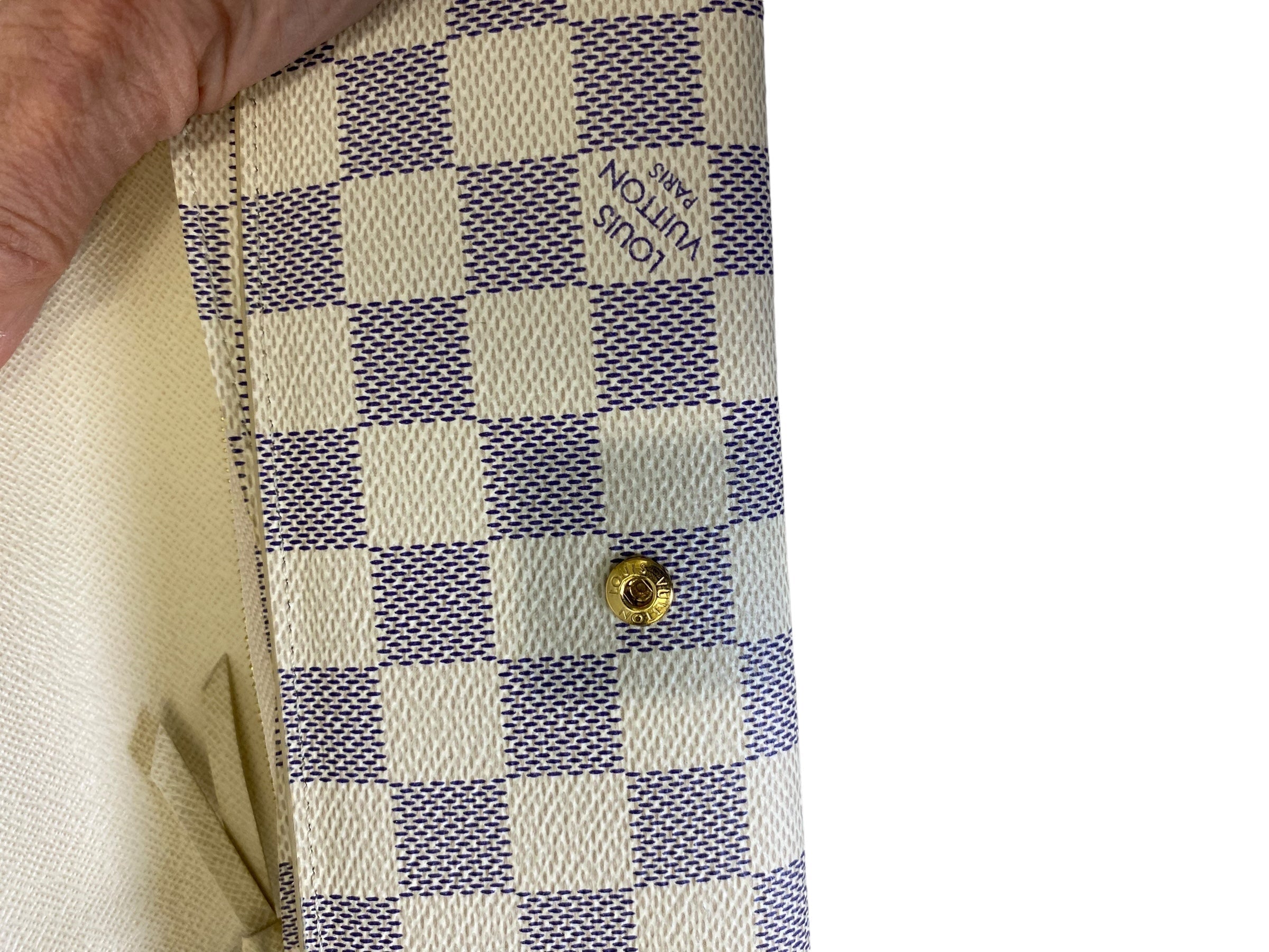Wallet Luxury Designer By Louis Vuitton. Size: Medium
