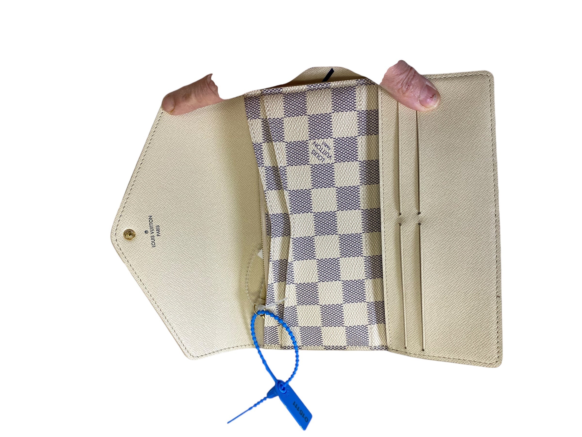 Wallet Luxury Designer By Louis Vuitton. Size: Medium