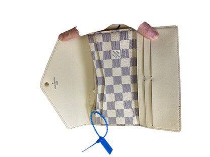 Wallet Luxury Designer By Louis Vuitton. Size: Medium