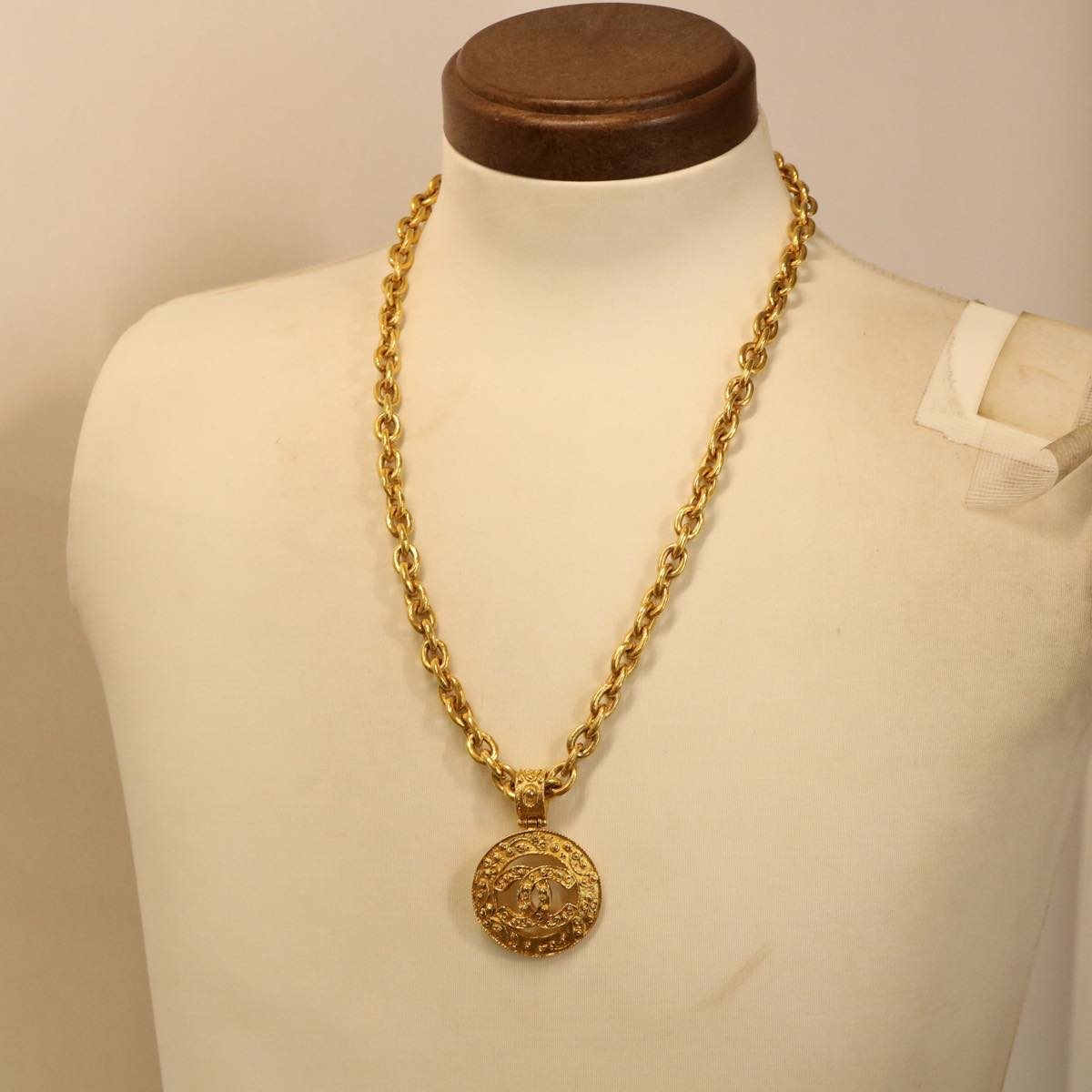 Top Quality Chanel Chain Necklace Gold Tone CC Auth 47582A