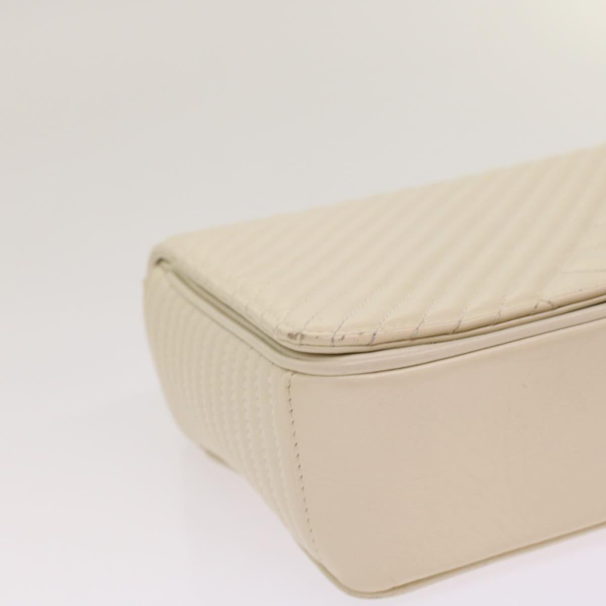 Top Quality Chanel Chevron x Matelasse Chain Shoulder Bag Lamb Skin White CC Auth 48469A