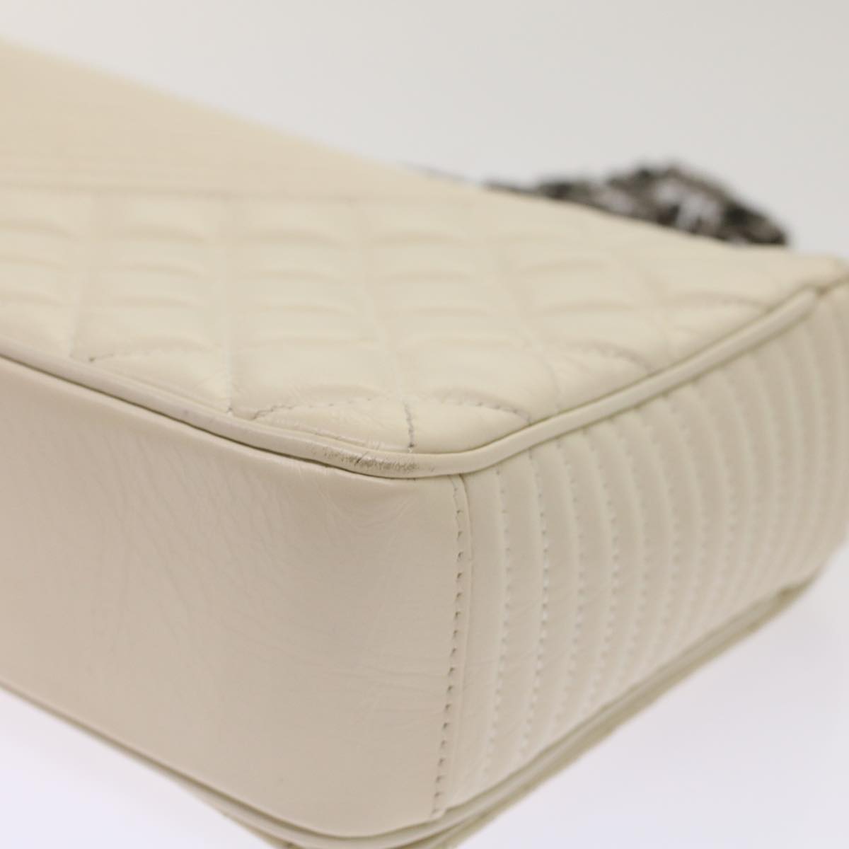 Top Quality Chanel Chevron x Matelasse Chain Shoulder Bag Lamb Skin White CC Auth 48469A