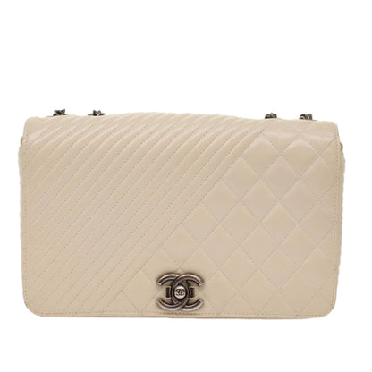 Top Quality Chanel Chevron x Matelasse Chain Shoulder Bag Lamb Skin White CC Auth 48469A