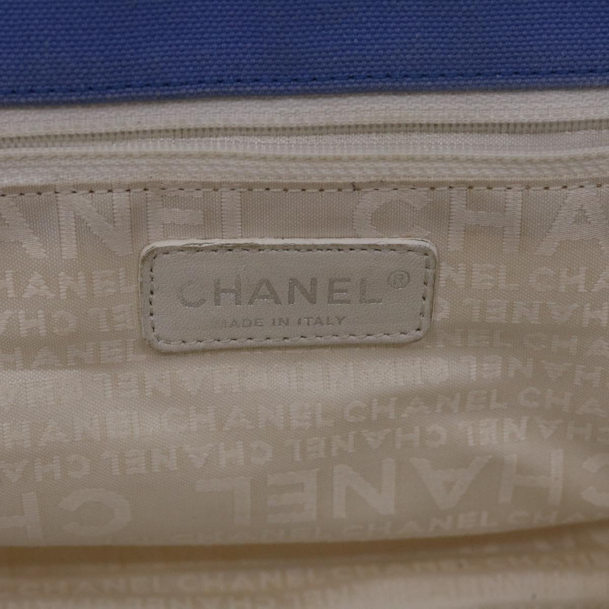 Top Quality Chanel Chain Tote Bag No5 Canvas White CC Auth 49901
