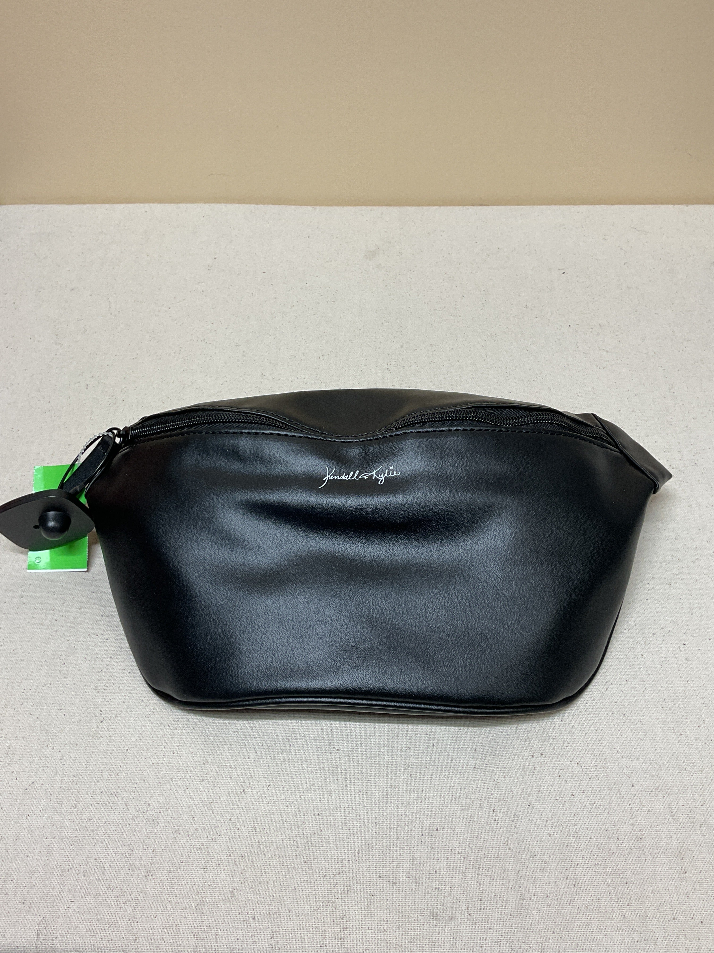 Belt Bag By Clothes Mentor In Black. Size:Large