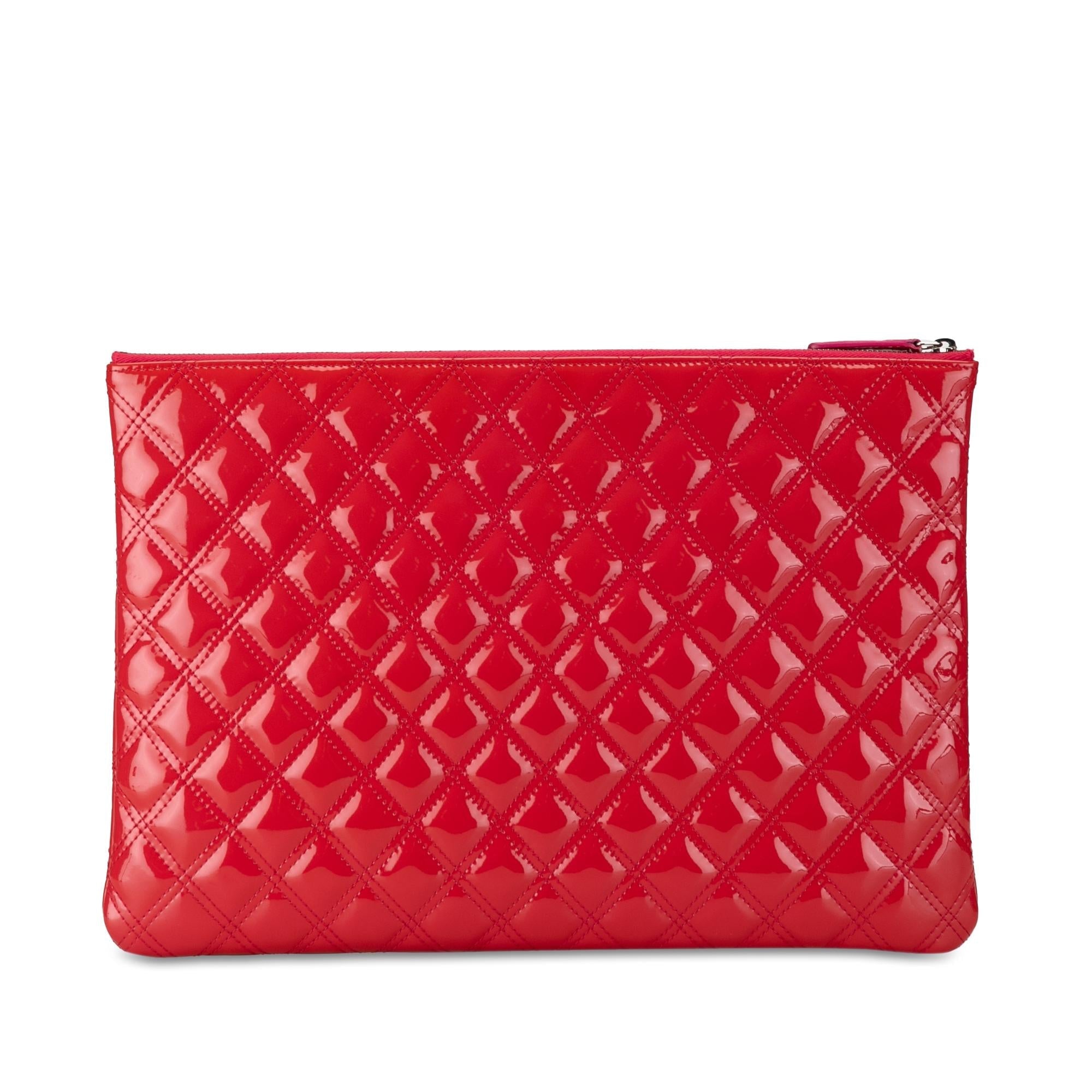 Top Quality Chanel Large Quilted Patent Leather O Case Clutch (SHG-5Pt1t3)
