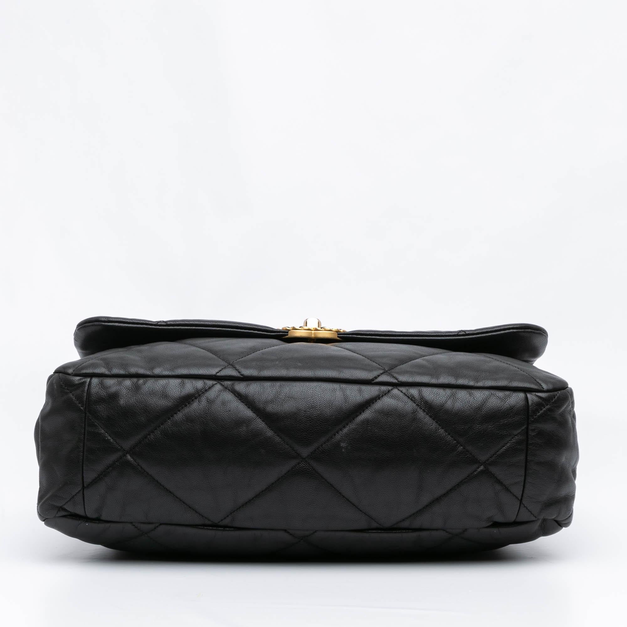Top Quality Chanel Maxi Lambskin 19 Flap (SHG-zMPWQD)
