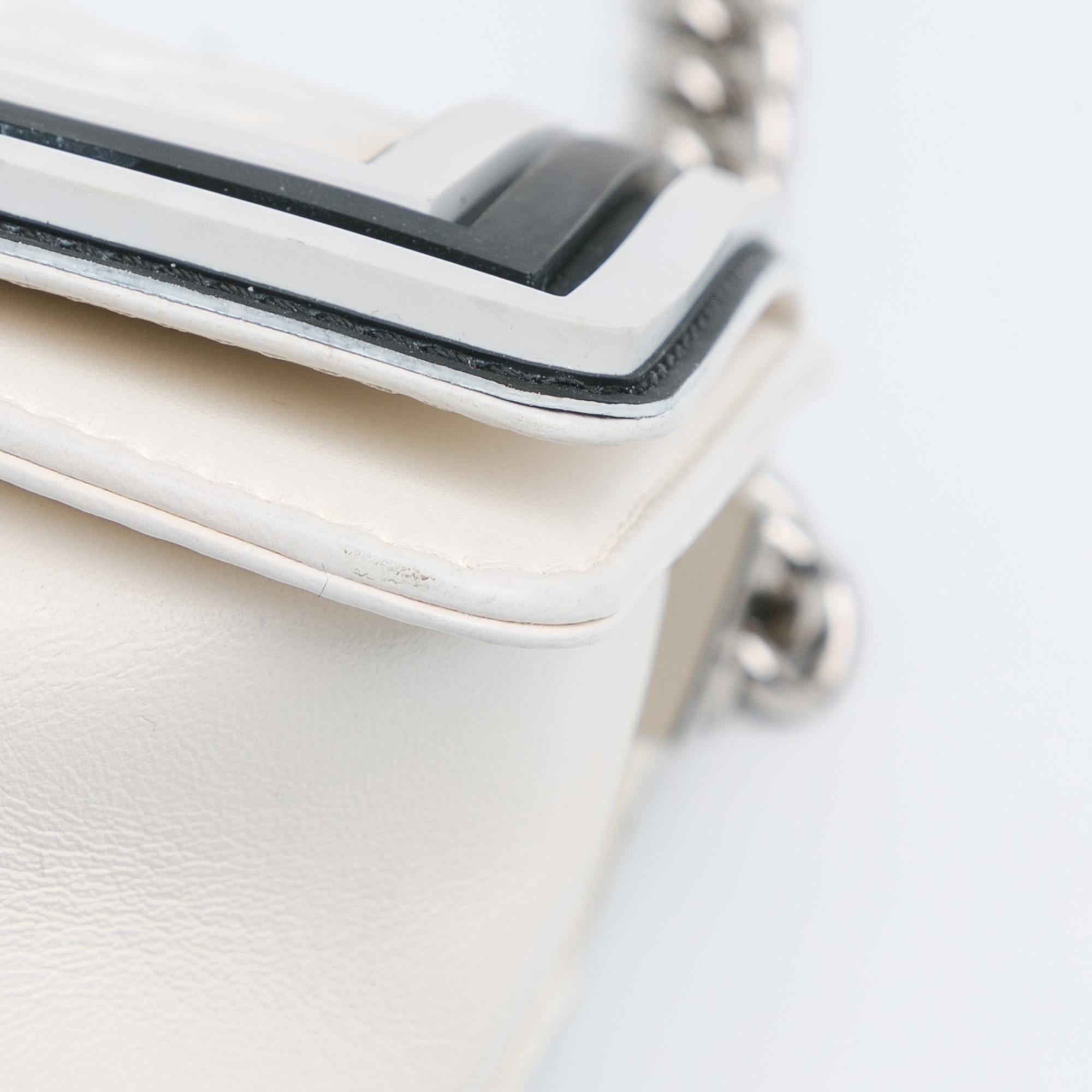 Top Quality Chanel Medium Bicolor Lambskin and Rubber Boy Flap (SHG-hH7LGi)