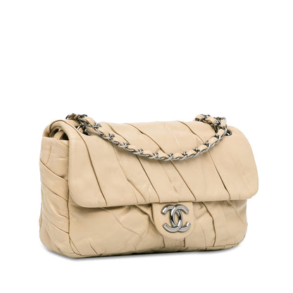 Top Quality Chanel Medium Glazed Calfskin Twisted Flap (SHG-wkrXpk)