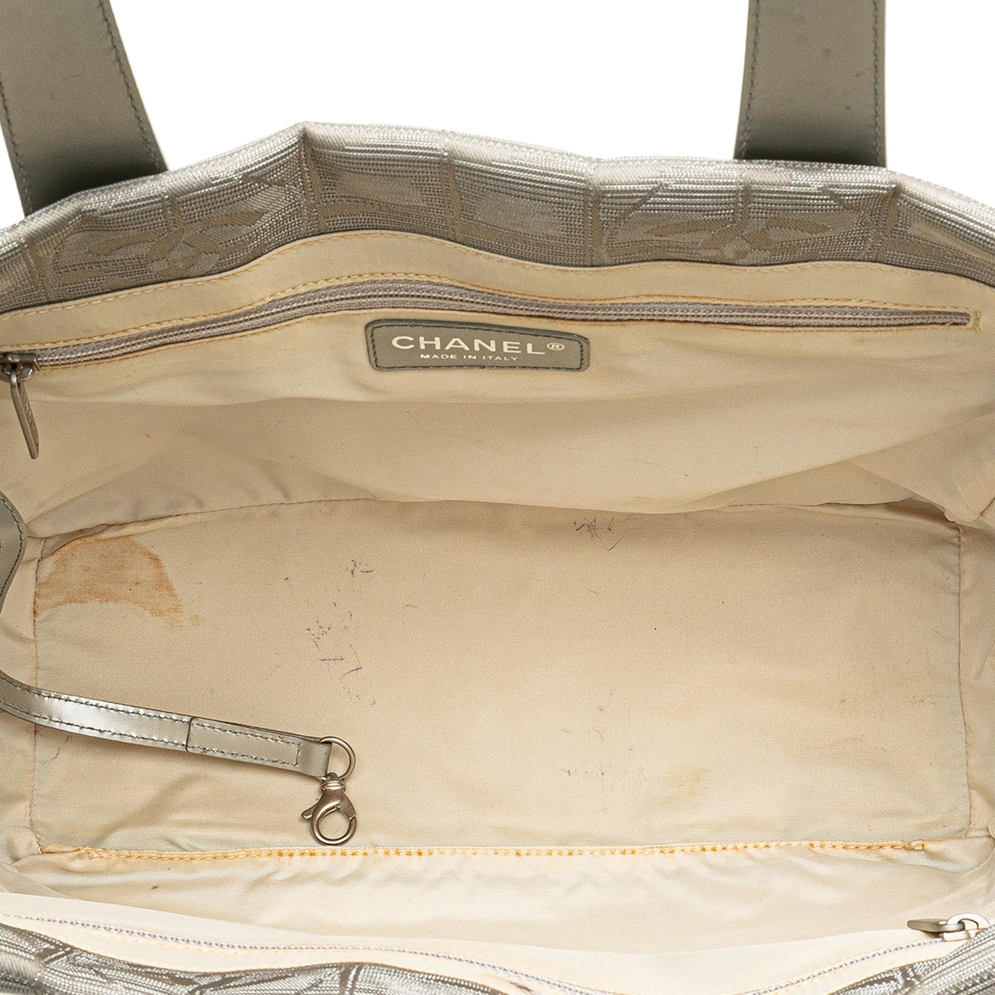 Top Quality Chanel New Travel Line Nylon Tote (SHG-w9v5un)