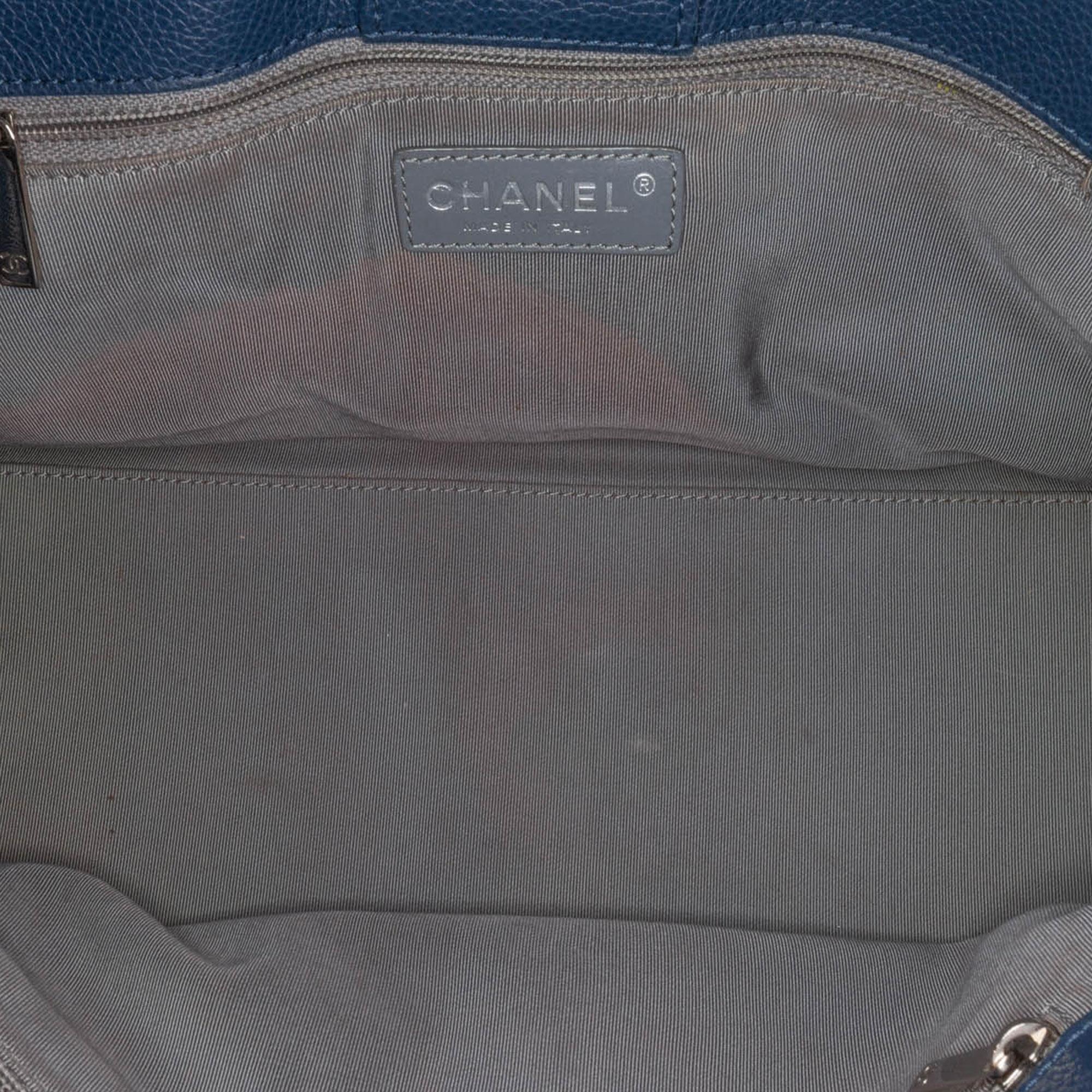 Top Quality Chanel Small Calfskin Executive Cerf Tote (SHG-nw1nbQ)