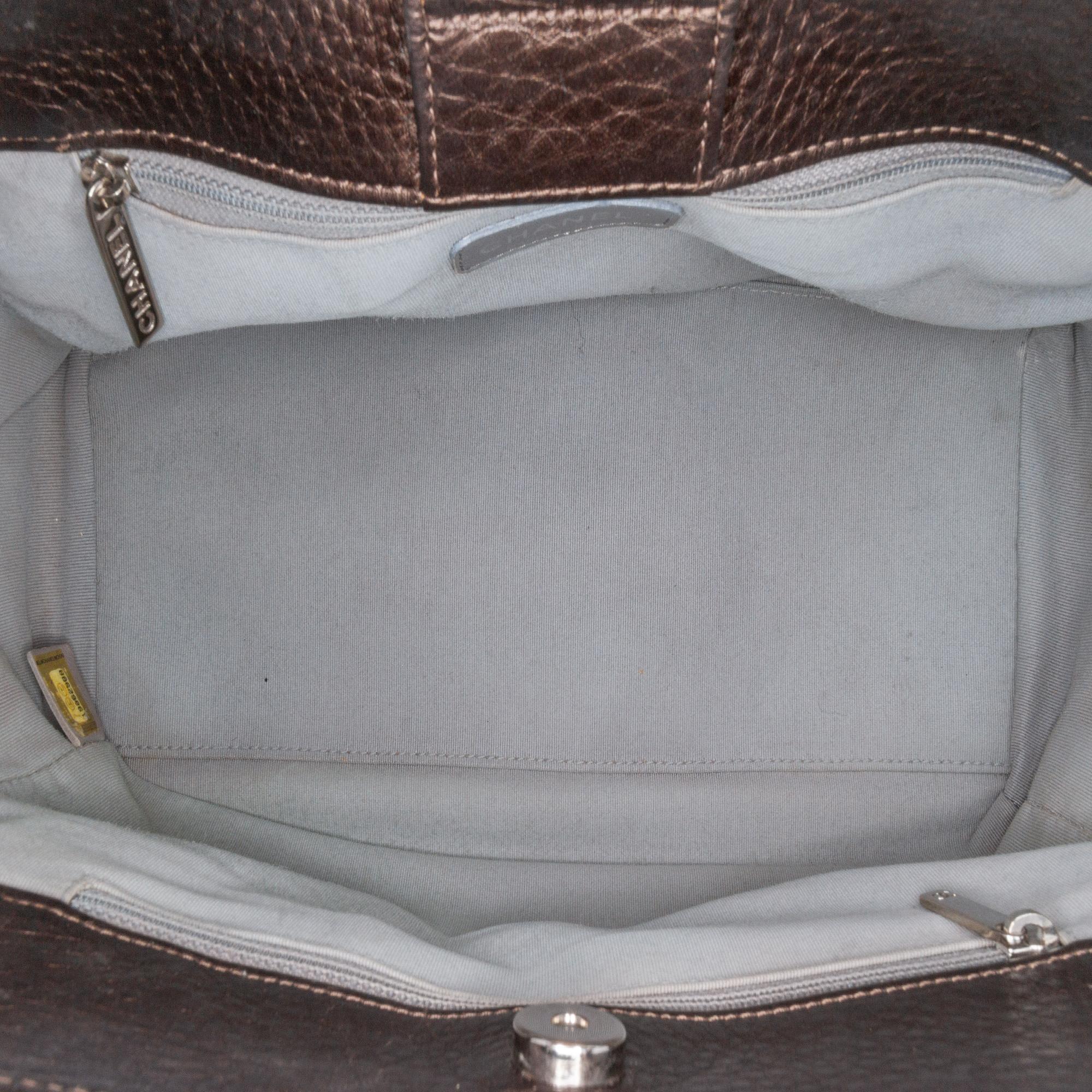 Top Quality Chanel Small Metallic Calfskin Executive Cerf Tote (SHG-DqfQFt)