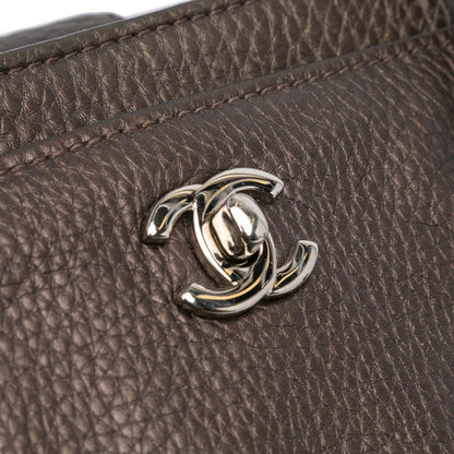 Top Quality Chanel Small Metallic Calfskin Executive Cerf Tote (SHG-DqfQFt)
