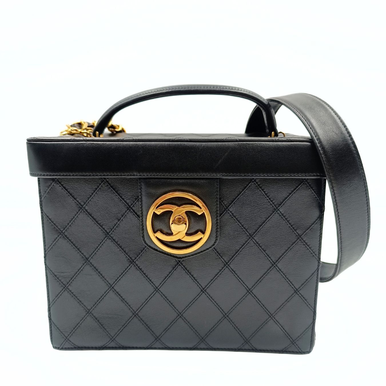 Top Quality Chanel Top Quality Chanel Top Quality Chanel quilted cosmetic bag in black leather and gold chain