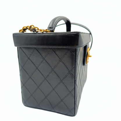 Top Quality Chanel Top Quality Chanel Top Quality Chanel quilted cosmetic bag in black leather and gold chain