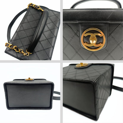 Top Quality Chanel Top Quality Chanel Top Quality Chanel quilted cosmetic bag in black leather and gold chain