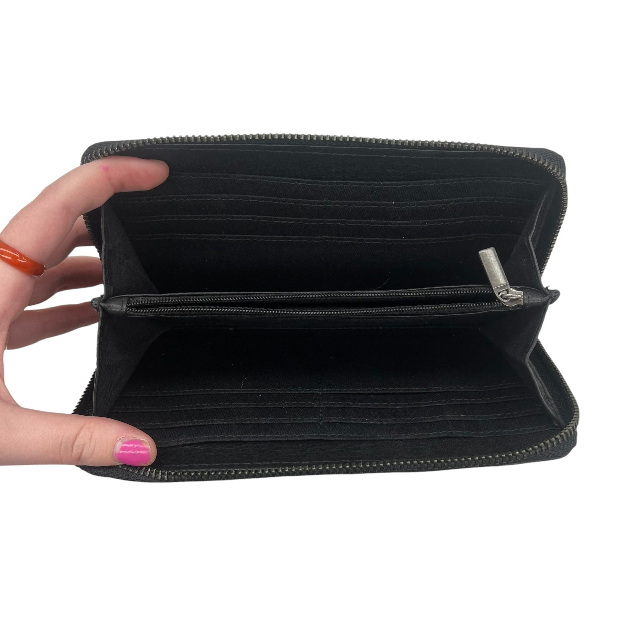 Wallet Leather By Clothes Mentor In Black. Size:Medium